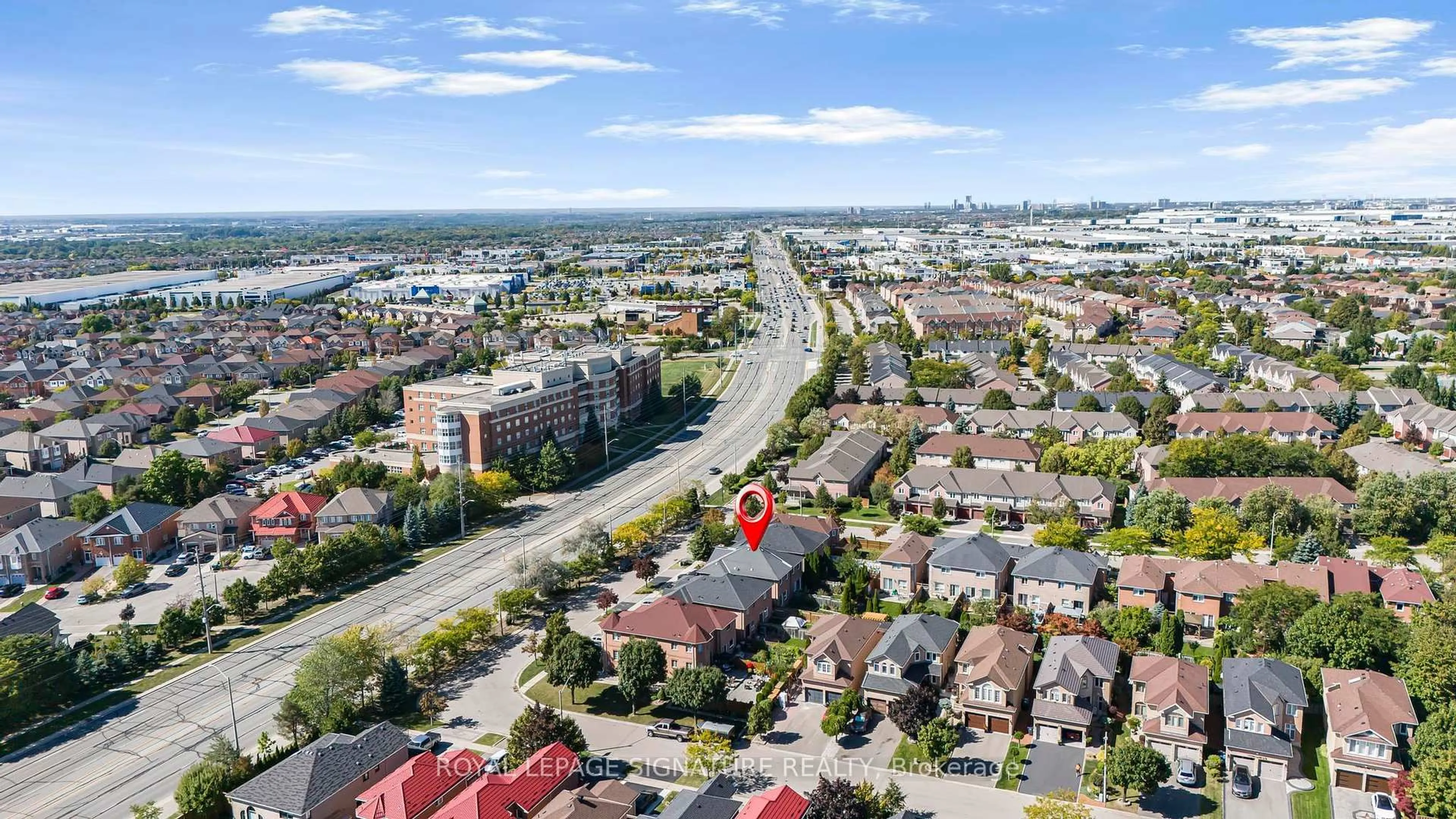 A pic from outside/outdoor area/front of a property/back of a property/a pic from drone, street for 748 Four Winds Way, Mississauga Ontario L5R 3V4
