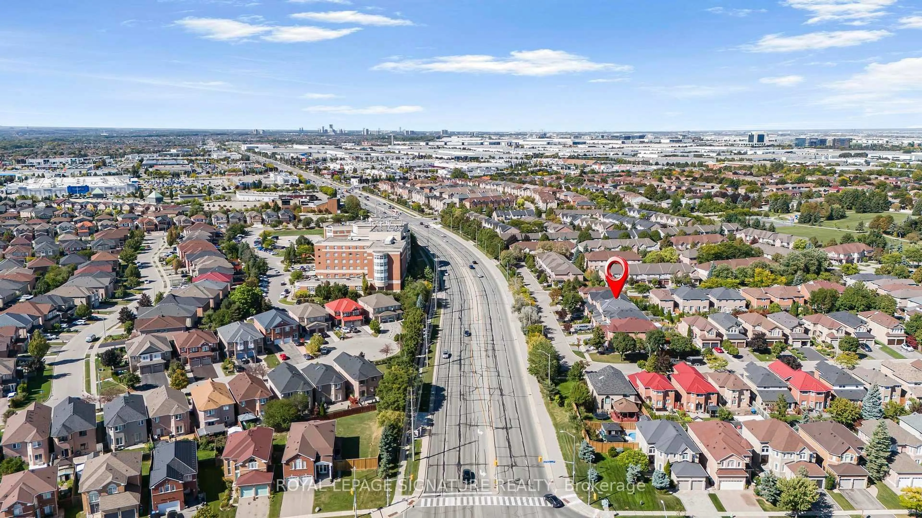 A pic from outside/outdoor area/front of a property/back of a property/a pic from drone, street for 748 Four Winds Way, Mississauga Ontario L5R 3V4