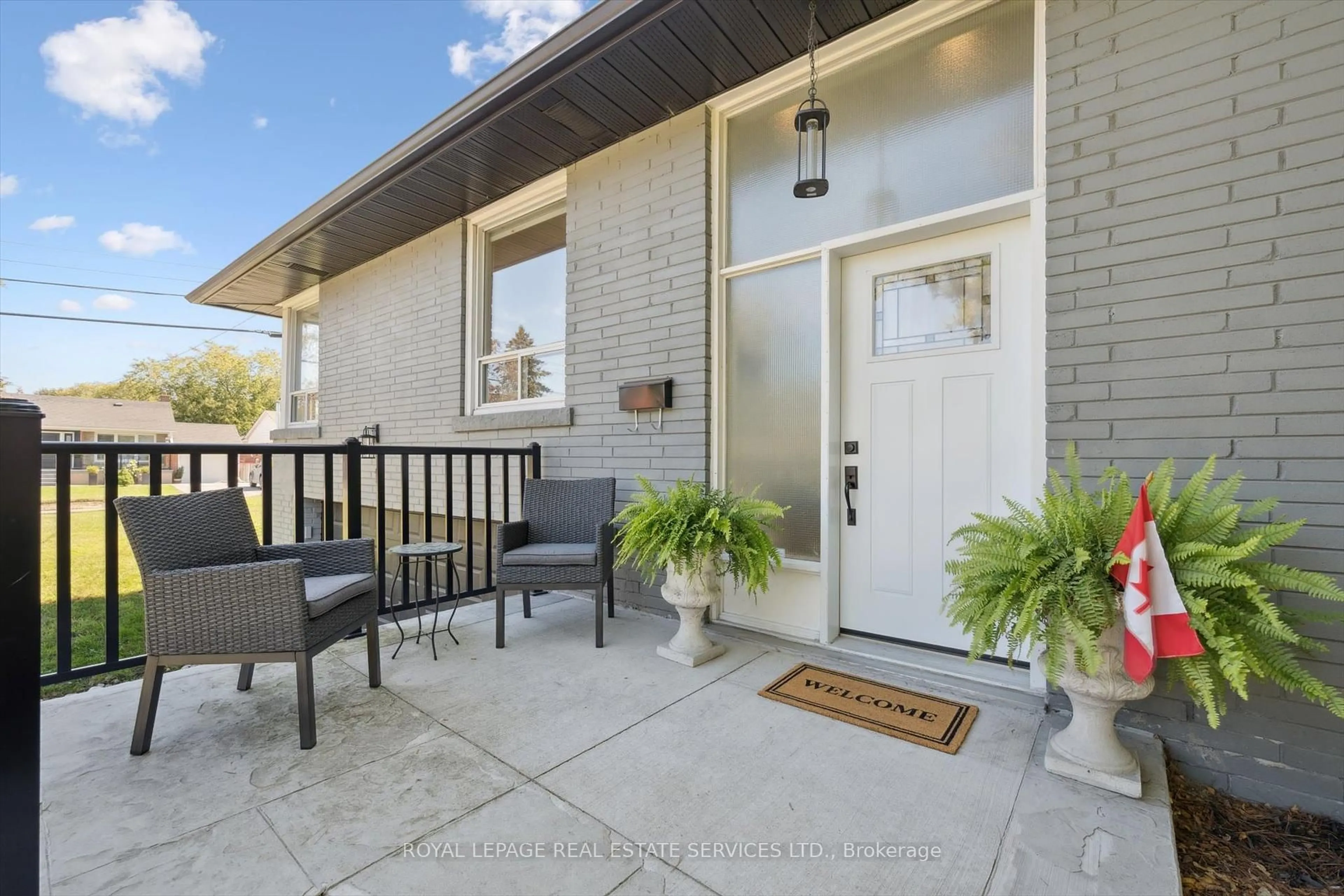 Unknown for 1 Hillavon Dr, Toronto Ontario M9B 2P4