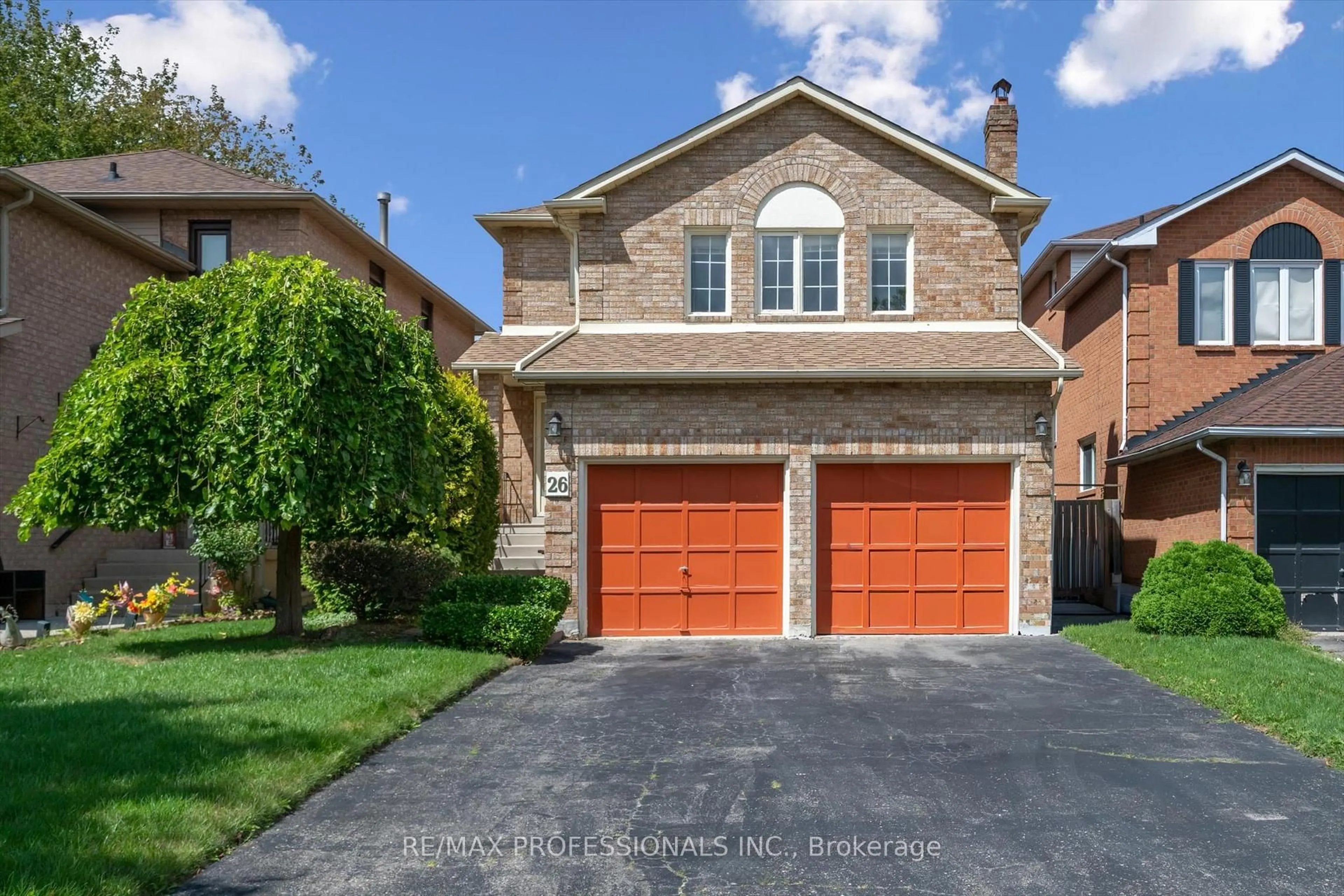 Home with brick exterior material, street for 26 Killarney Crt, Brampton Ontario L6Z 3B6