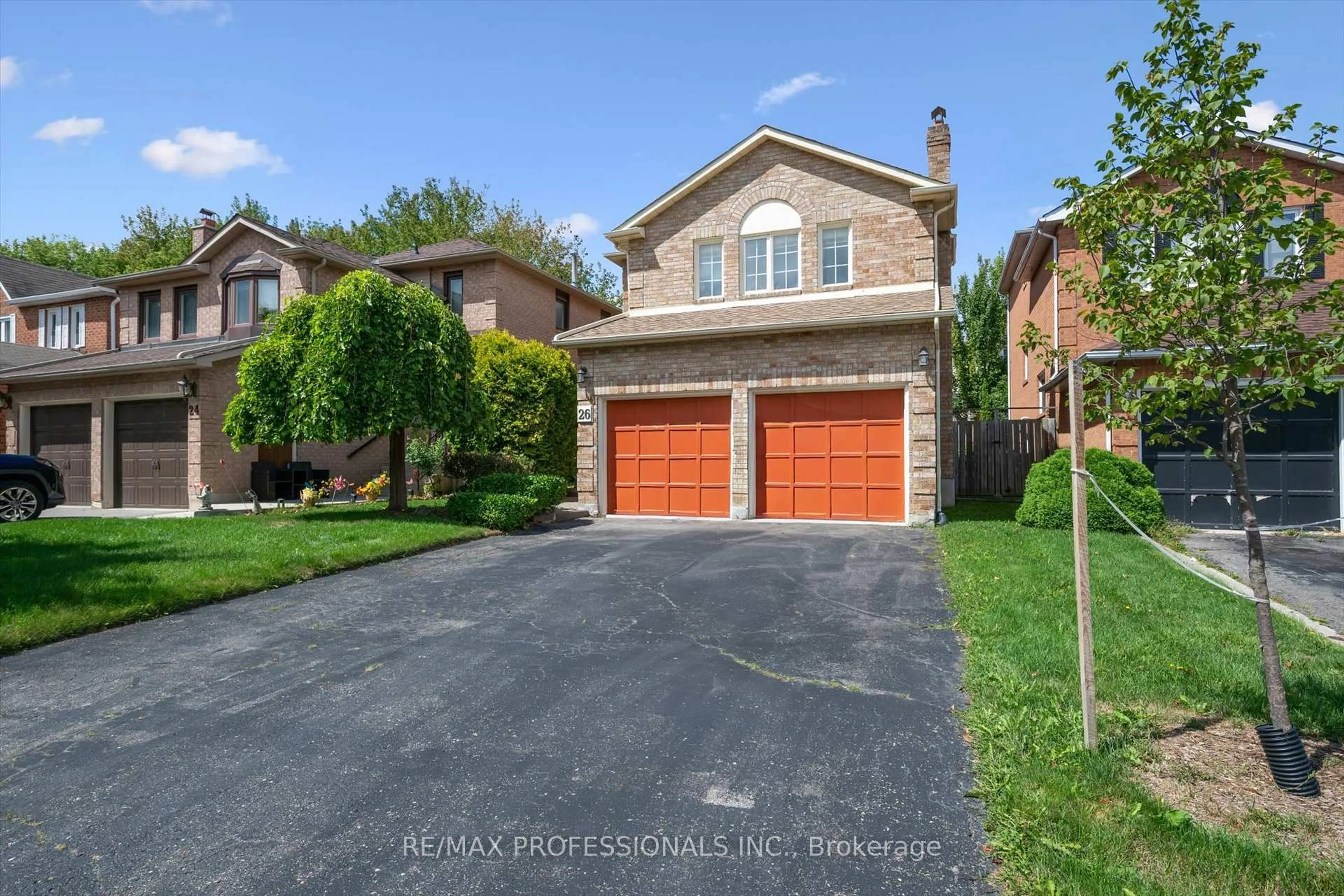 Home with brick exterior material, street for 26 Killarney Crt, Brampton Ontario L6Z 3B6