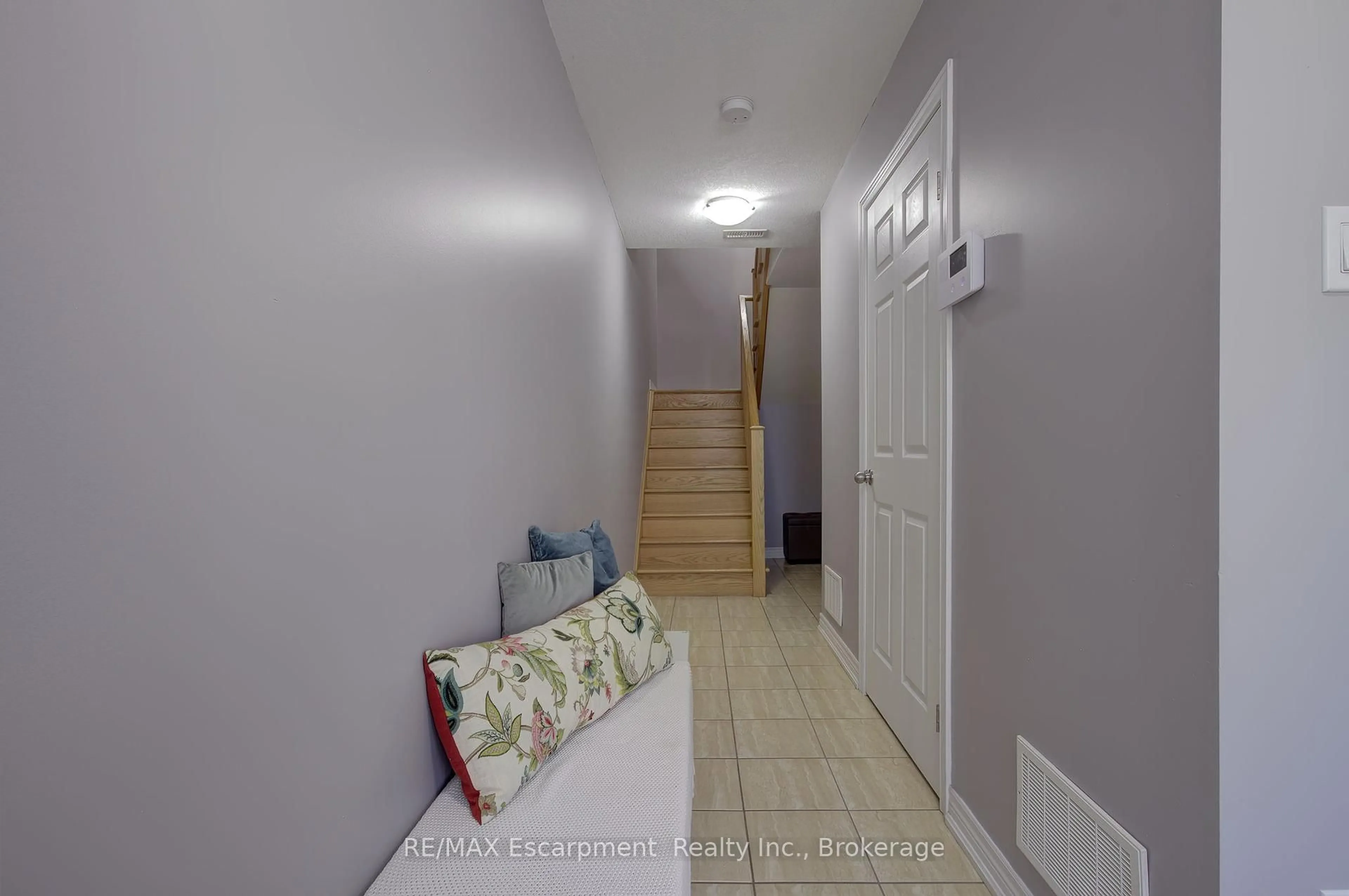 Indoor entryway for 181 Plains Rd #51, Burlington Ontario L7T 0B1