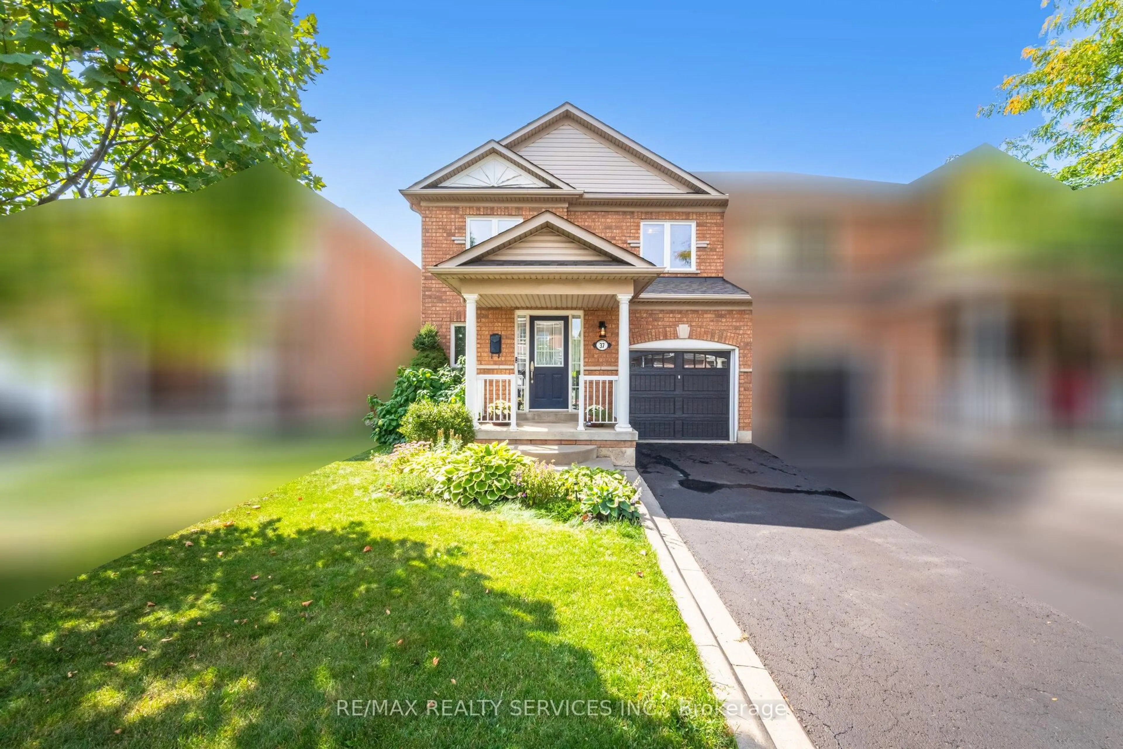 A pic from outside/outdoor area/front of a property/back of a property/a pic from drone, street for 37 Sunnybrook Cres, Brampton Ontario L7A 2K2