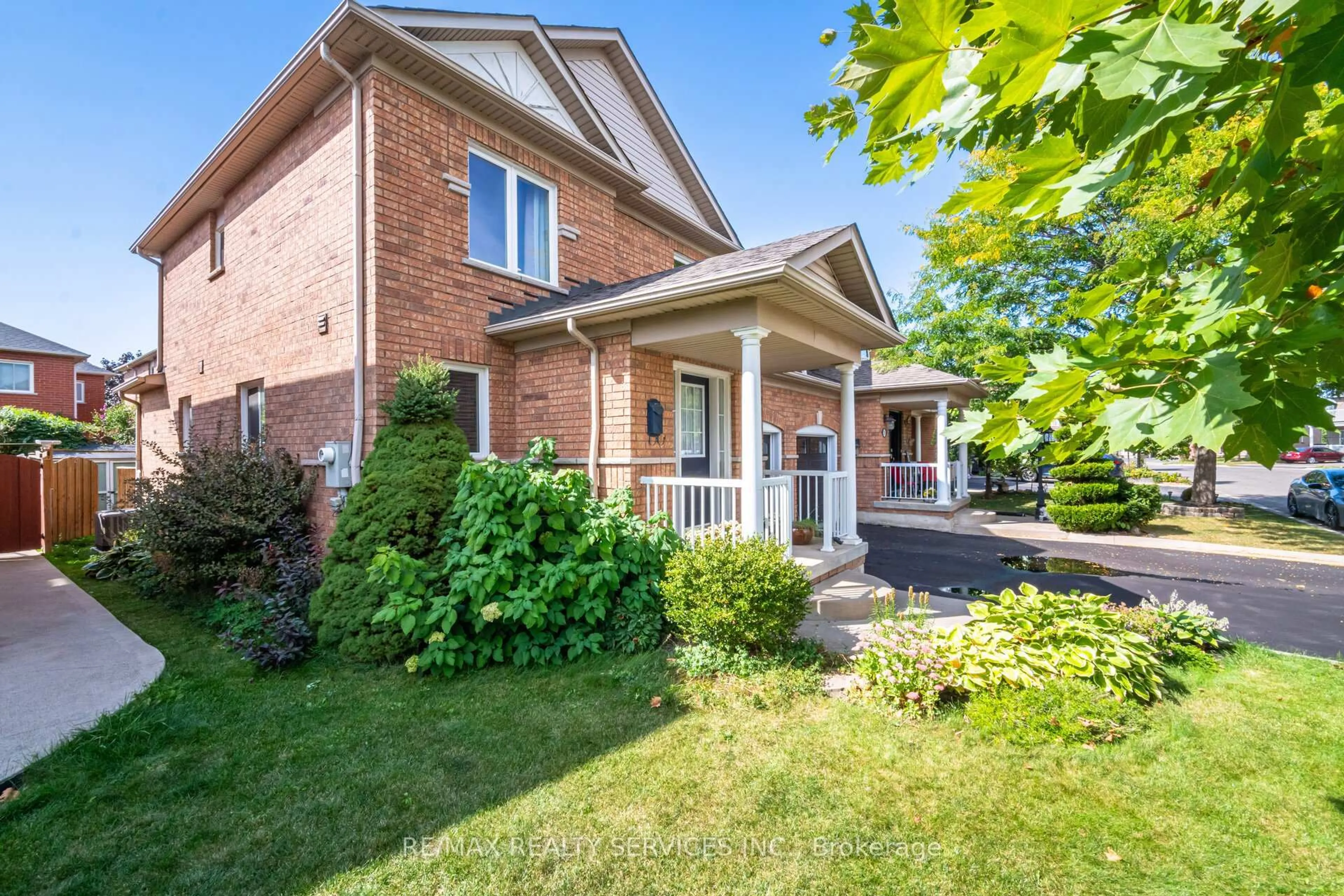 Home with brick exterior material, street for 37 Sunnybrook Cres, Brampton Ontario L7A 2K2