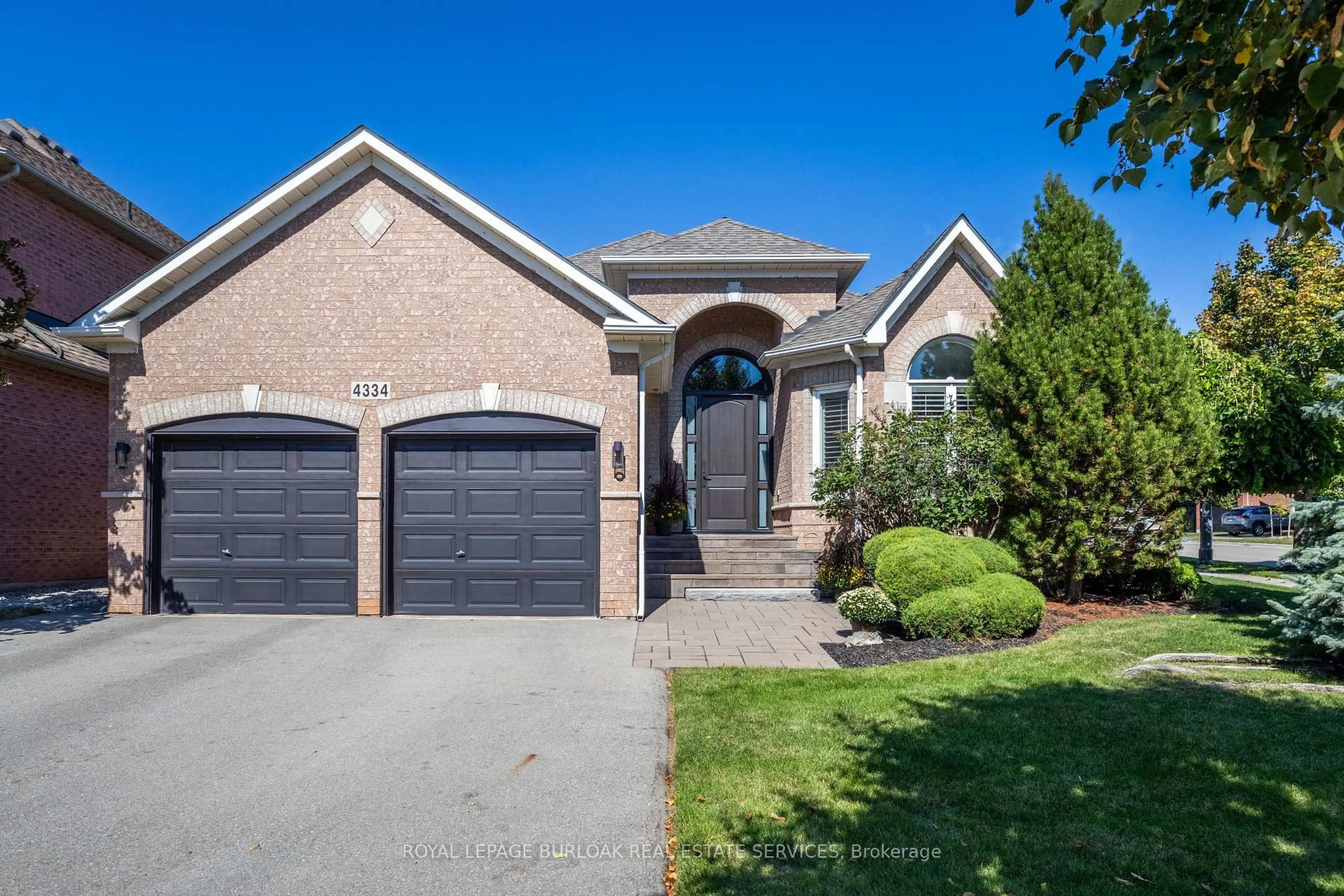 Home with brick exterior material, street for 4334 Millcroft Park Dr, Burlington Ontario L7M 4R1