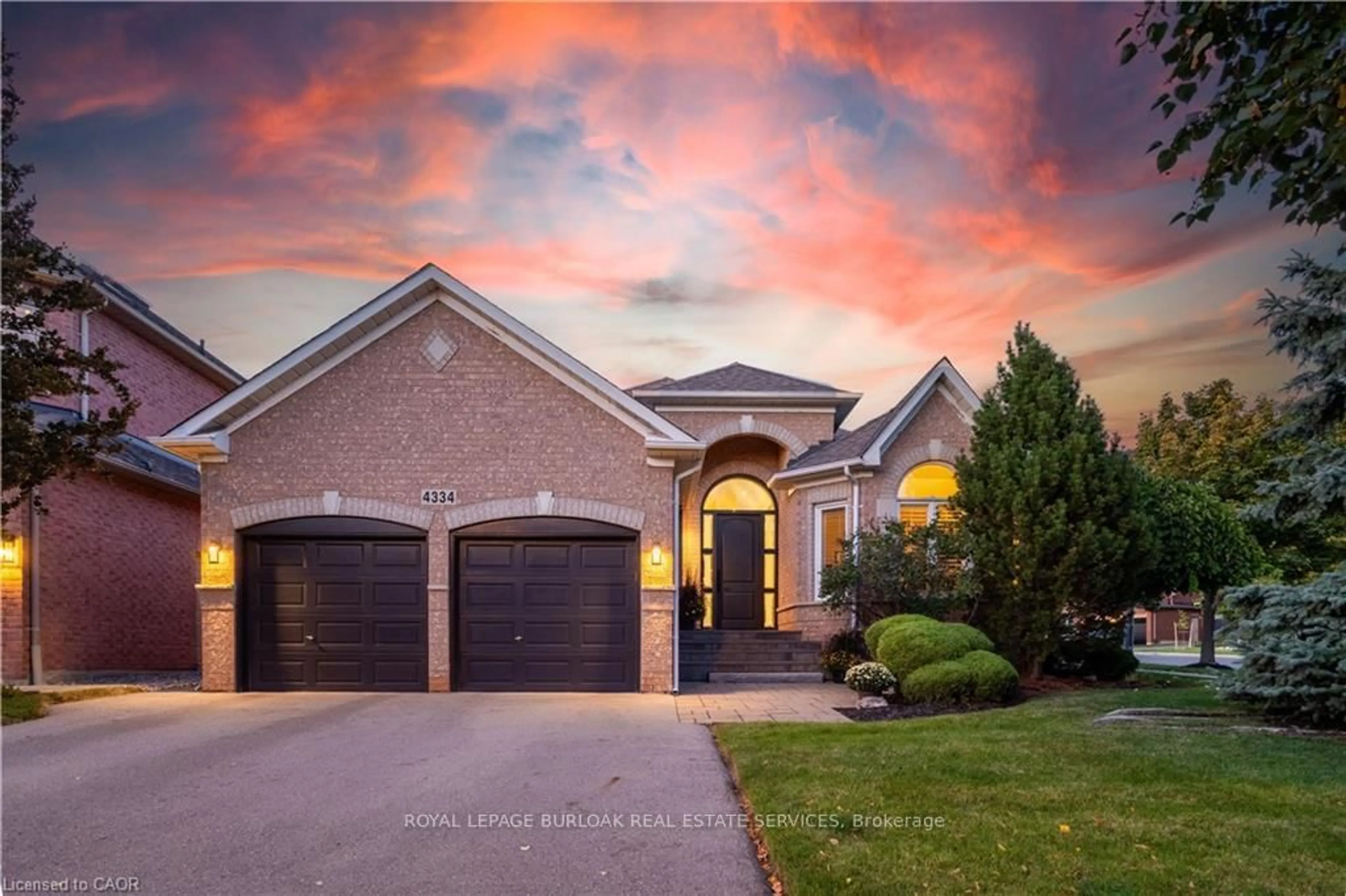Home with brick exterior material, street for 4334 Millcroft Park Dr, Burlington Ontario L7M 4R1