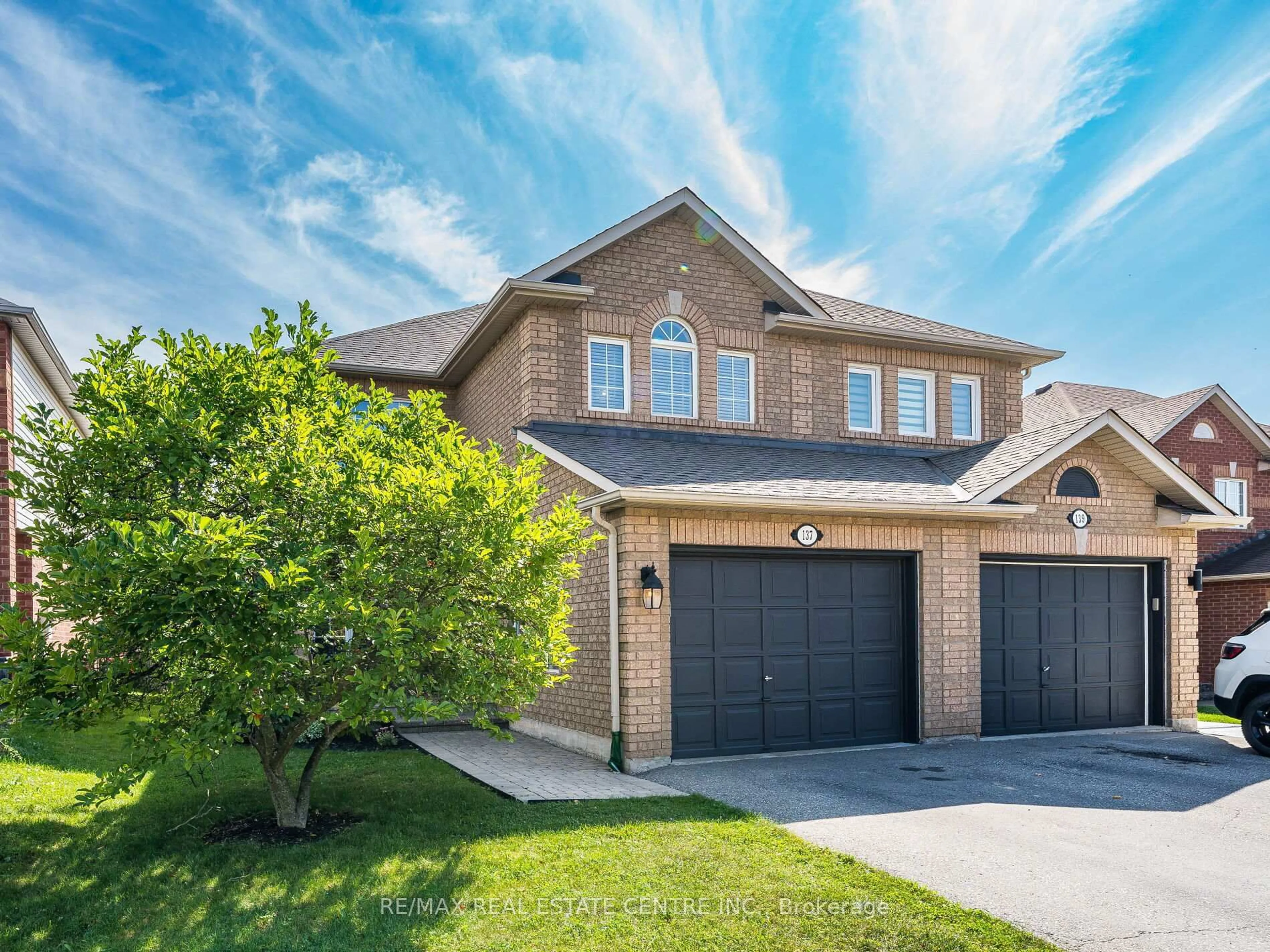 Home with brick exterior material, street for 137 Mowat Cres, Halton Hills Ontario L7G 6A8