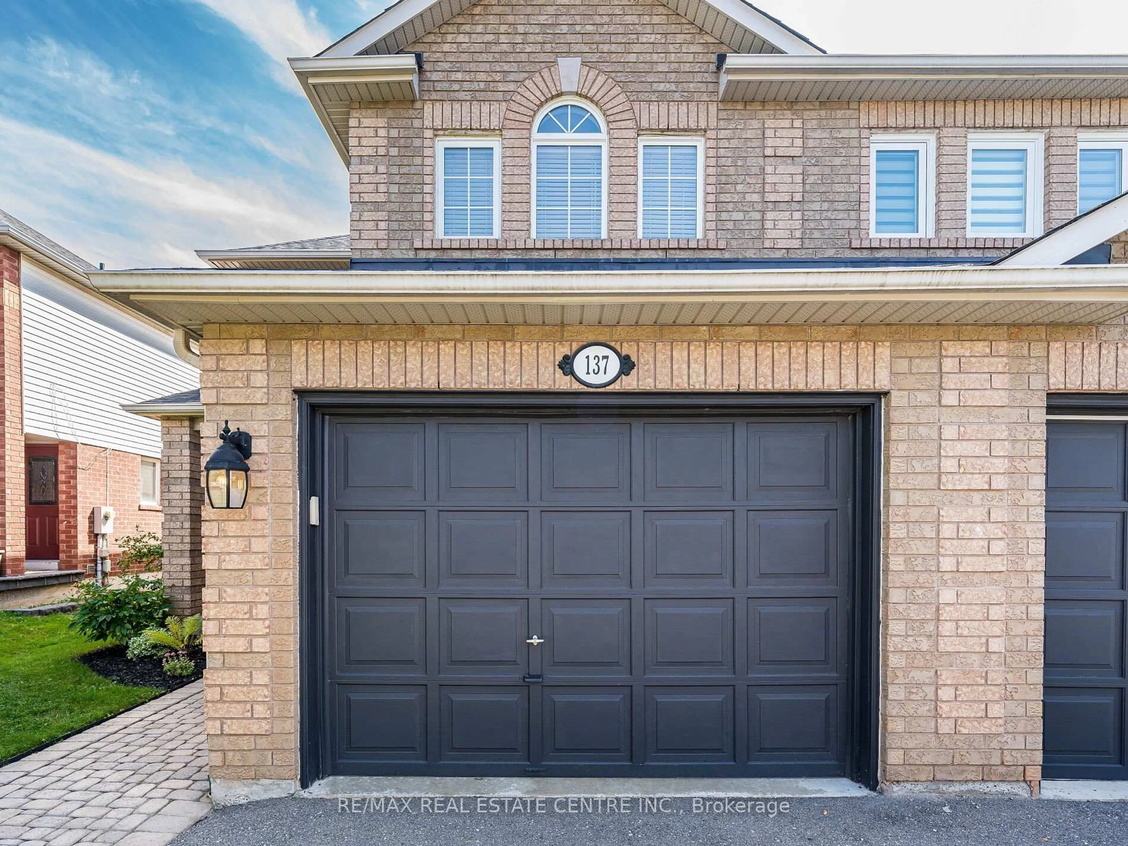 Home with brick exterior material, street for 137 Mowat Cres, Halton Hills Ontario L7G 6A8