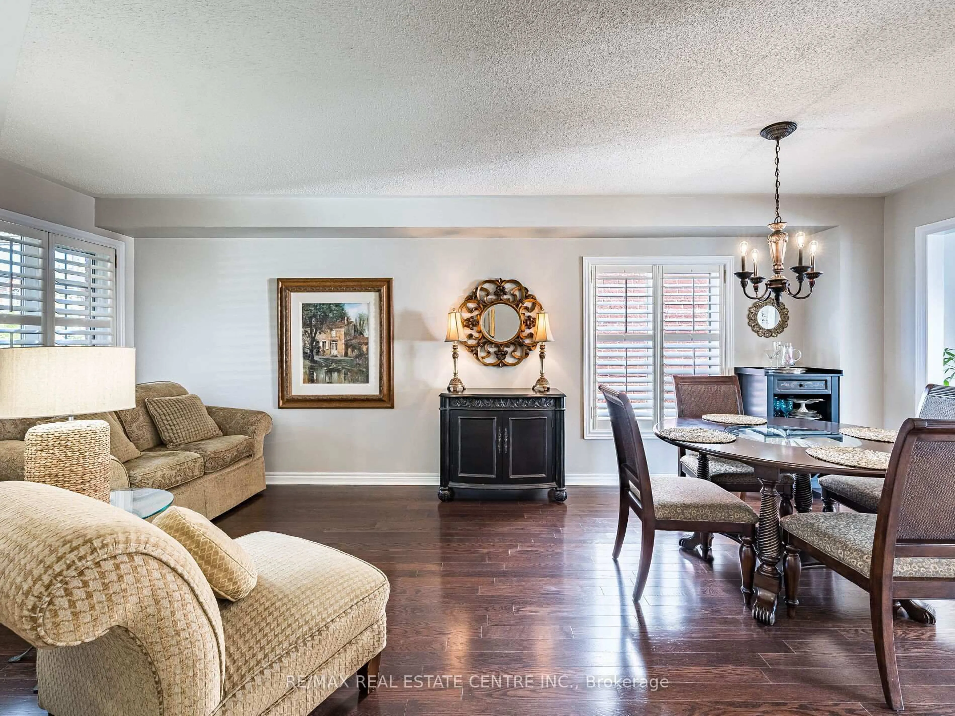 Living room with furniture, unknown for 137 Mowat Cres, Halton Hills Ontario L7G 6A8
