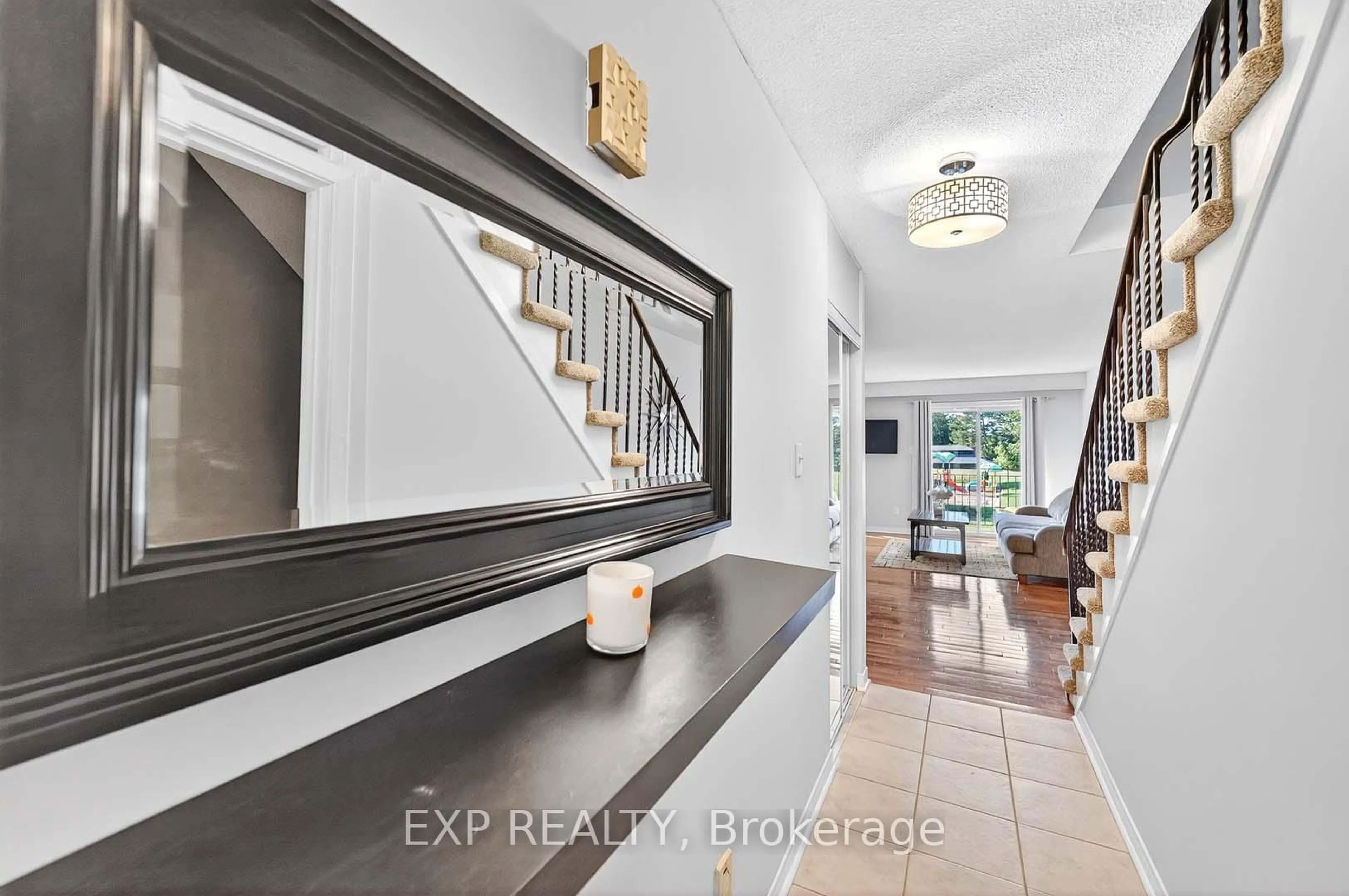 Indoor entryway for 32 Collins Cres, Brampton Ontario L6V 3M9