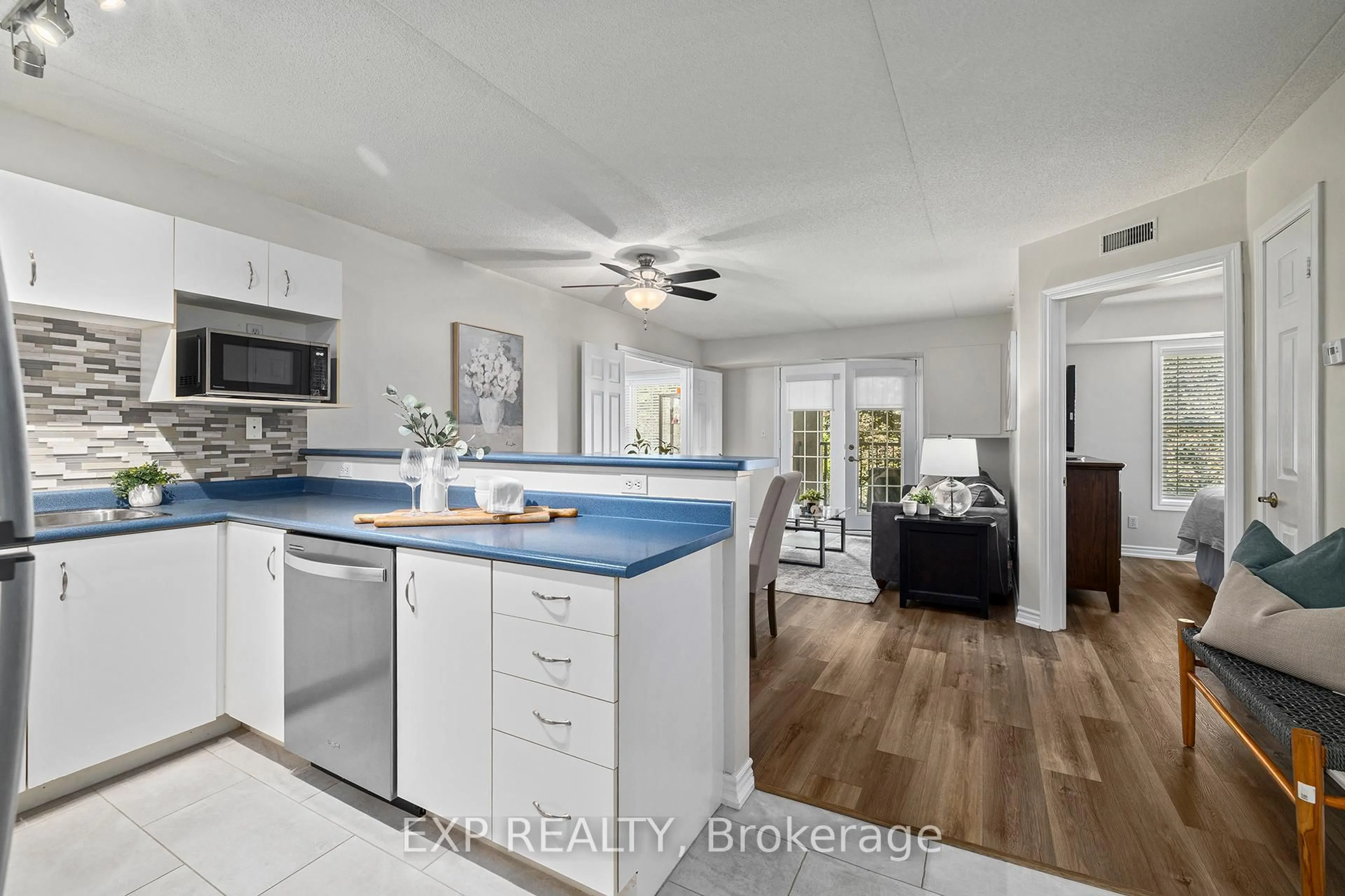 Open concept kitchen, ceramic/tile floor for 1441 Walker's Line #209, Burlington Ontario L7M 4P2