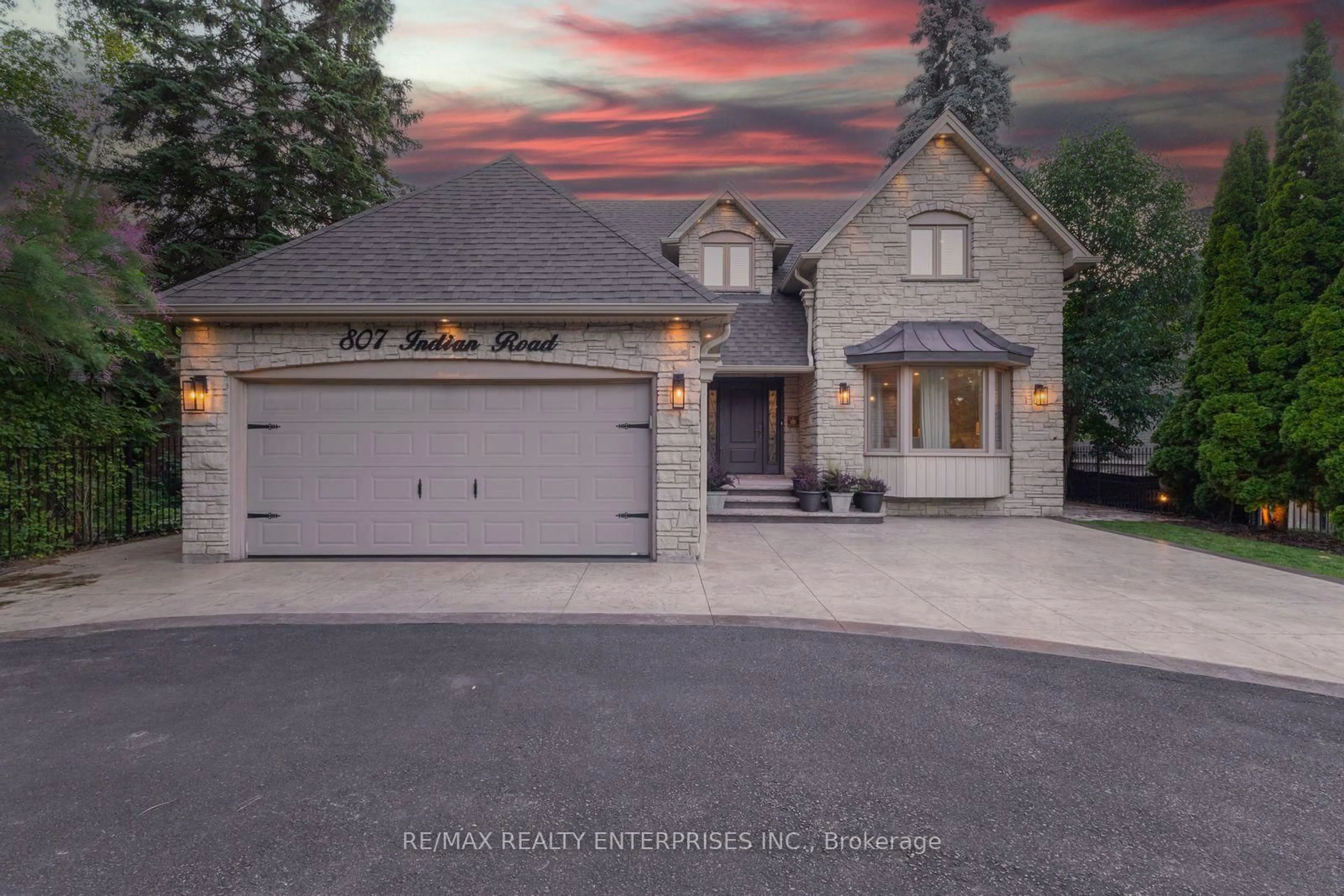 Unknown for 807 Indian Rd, Mississauga Ontario L5H 1R4