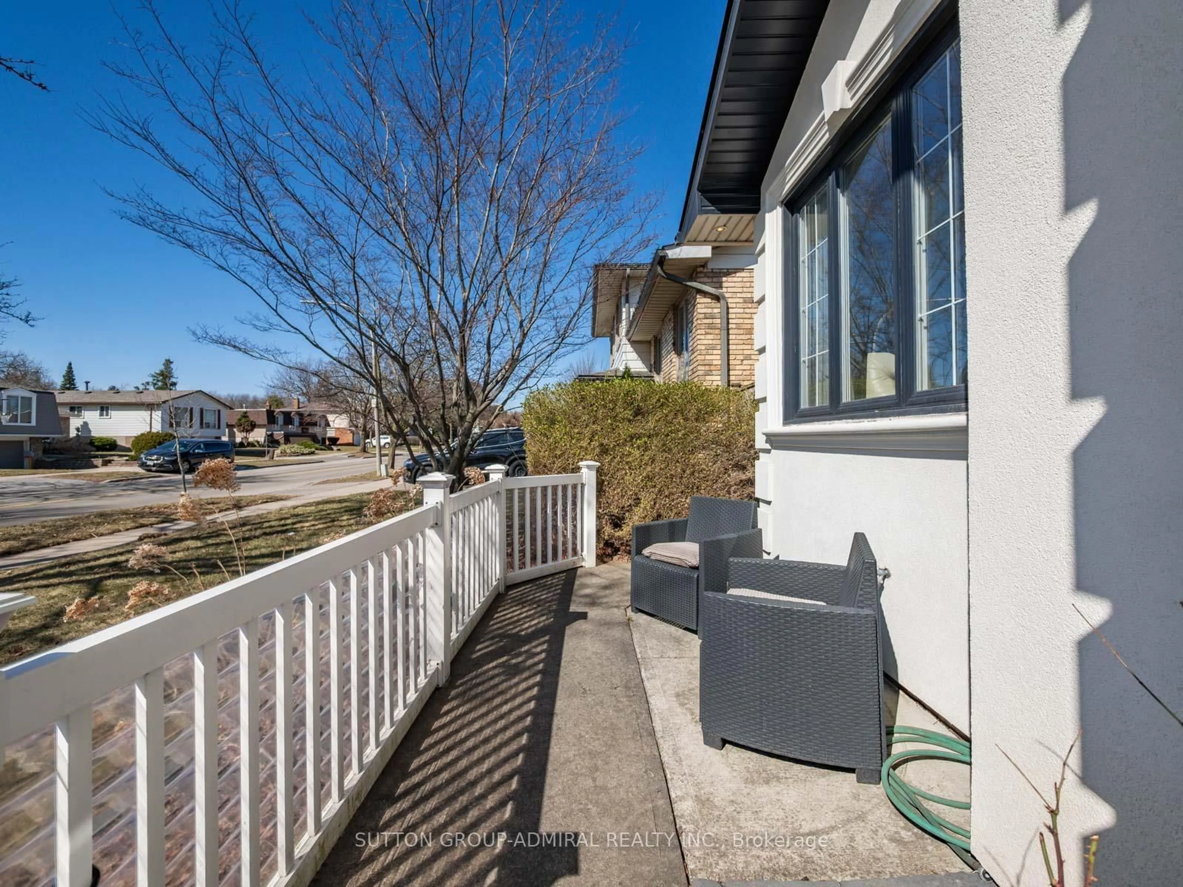 Balcony in the apartment, street for 4232 Longmoor Dr, Burlington Ontario L7L 4Z9