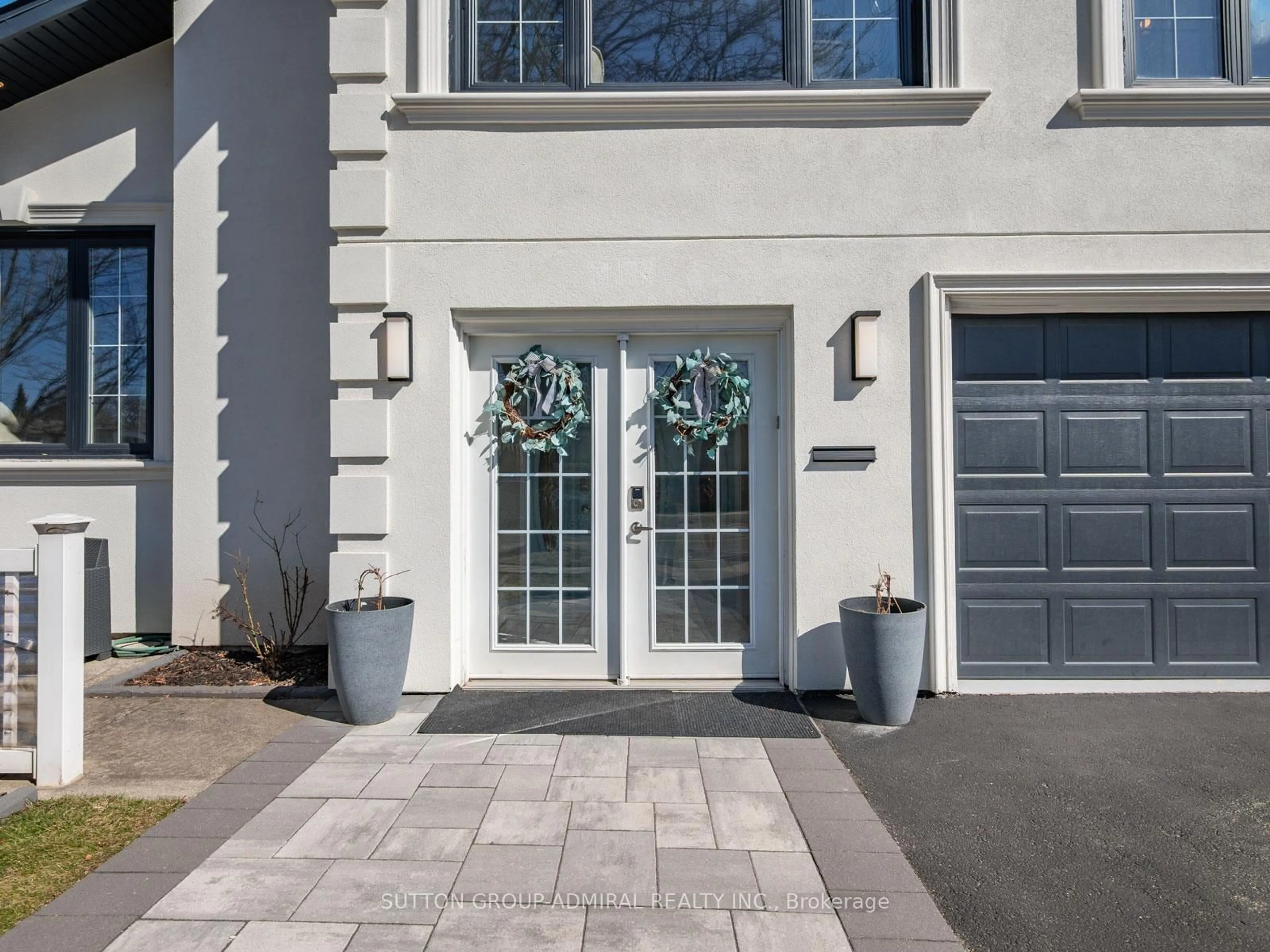 Indoor entryway for 4232 Longmoor Dr, Burlington Ontario L7L 4Z9