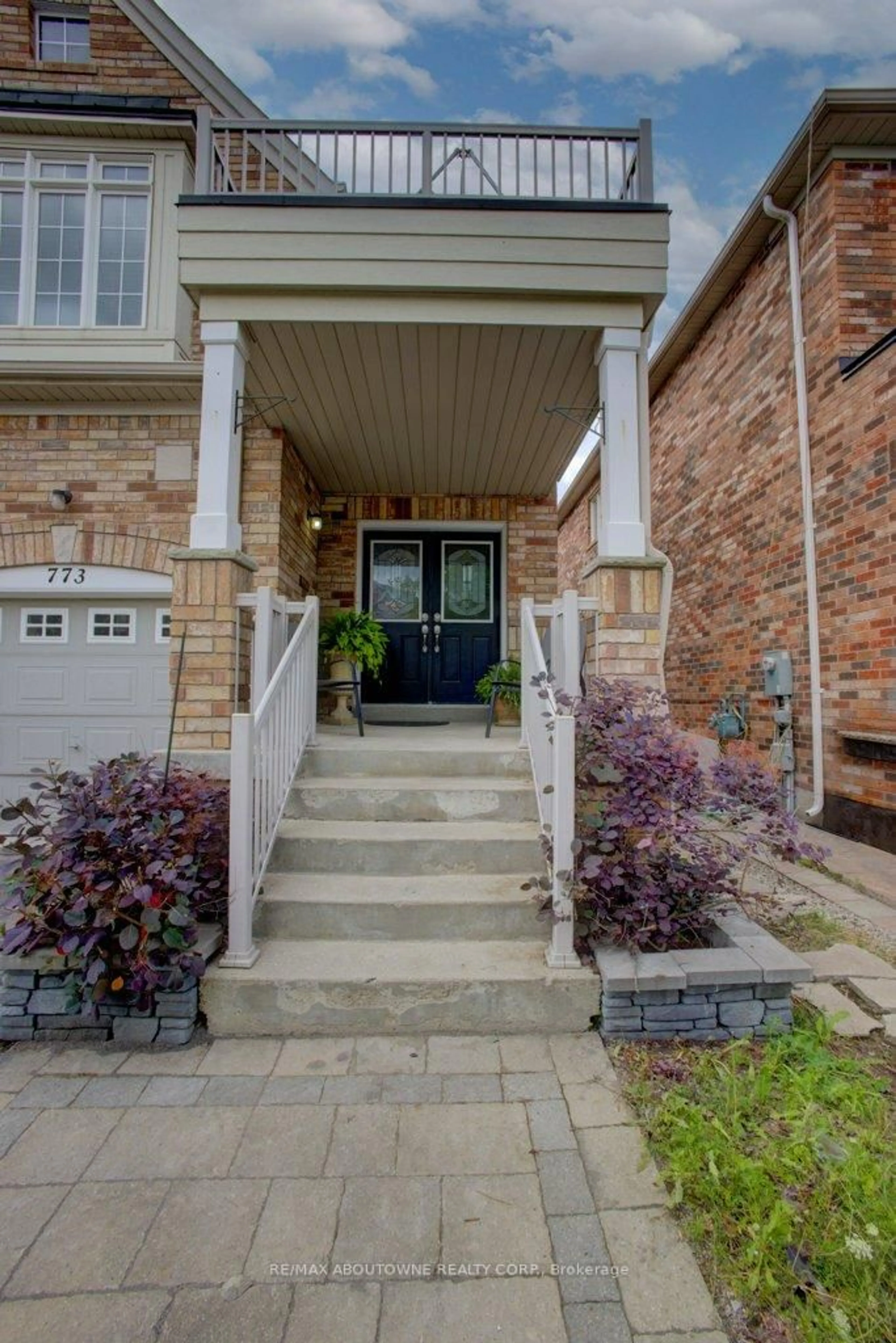 Indoor entryway for 773 Shanks Hts, Milton Ontario L9T 7P8