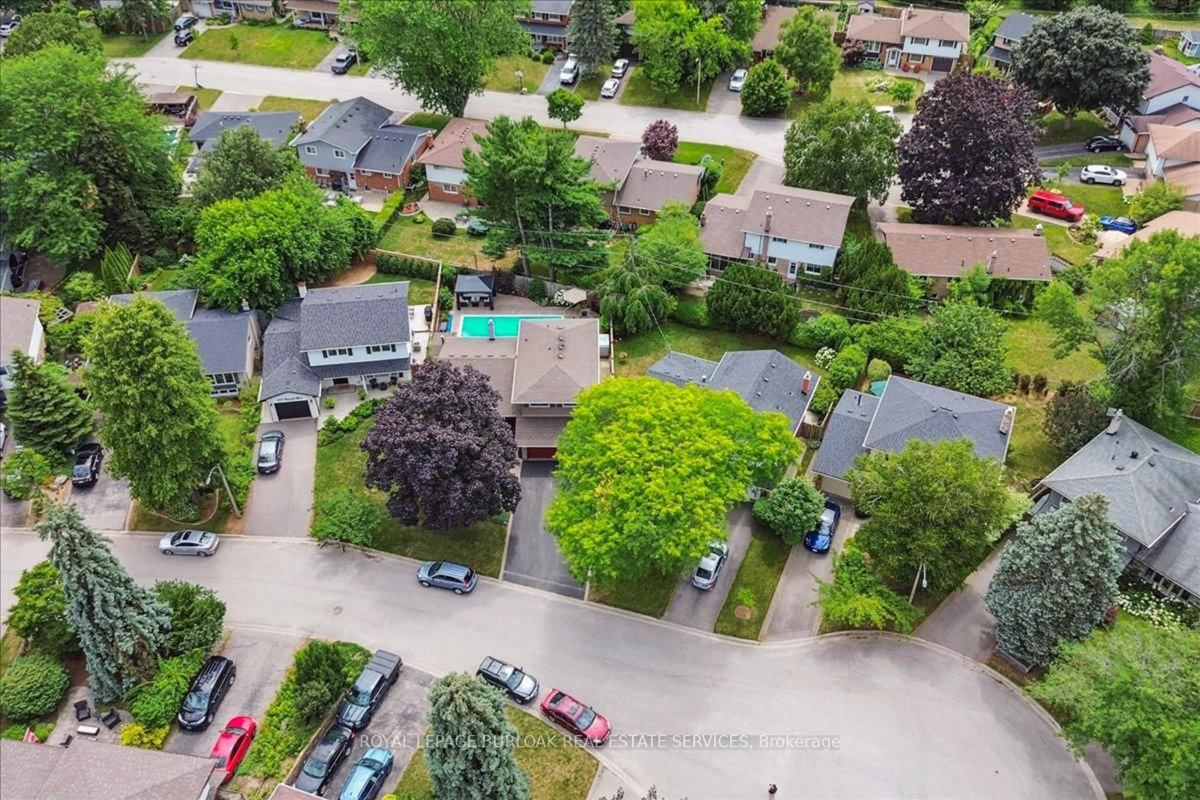 A pic from outside/outdoor area/front of a property/back of a property/a pic from drone, street for 510 Fenwick Pl, Burlington Ontario L7N 2W8