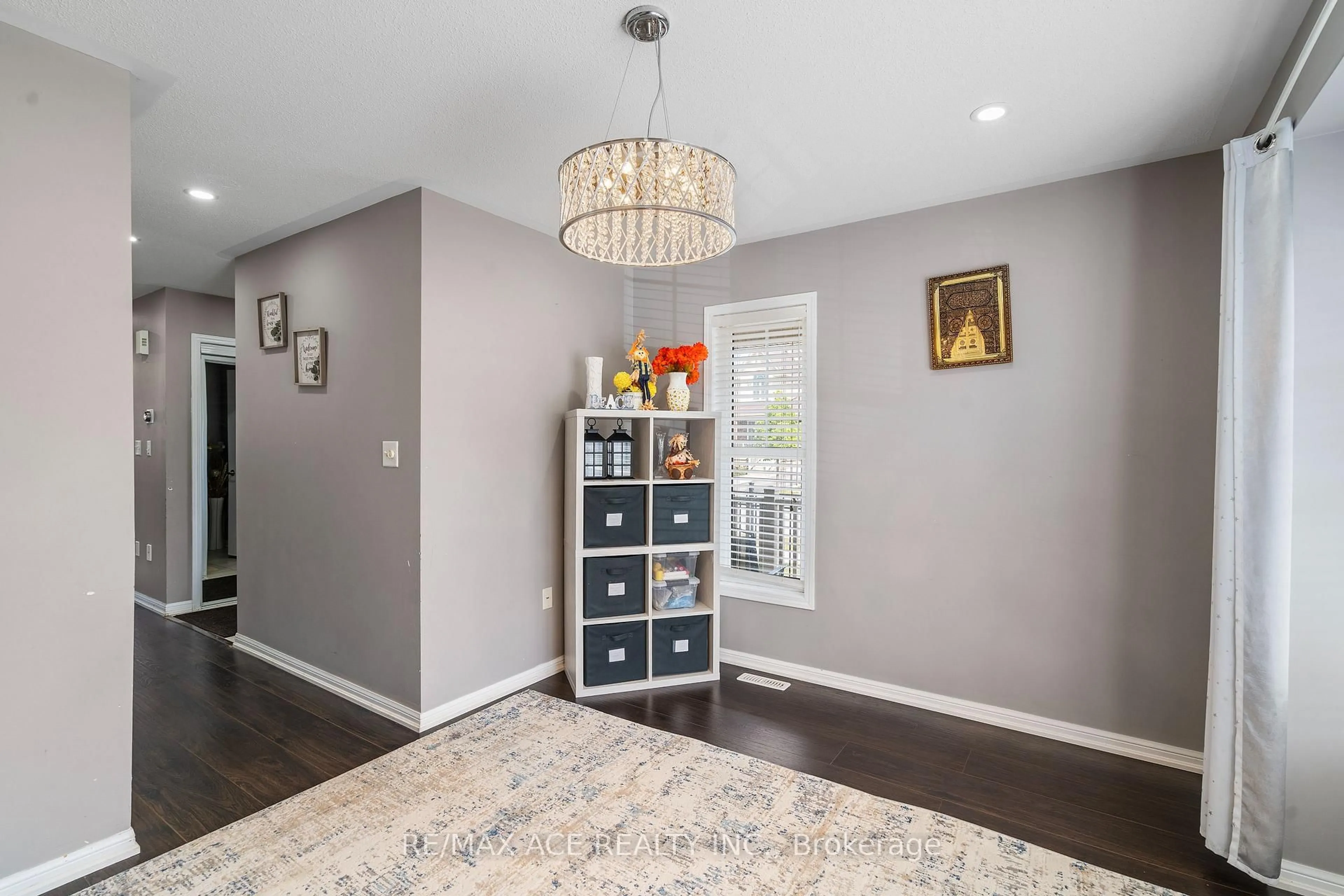 Indoor entryway for 22 Apple Valley Way, Brampton Ontario L6P 0W4