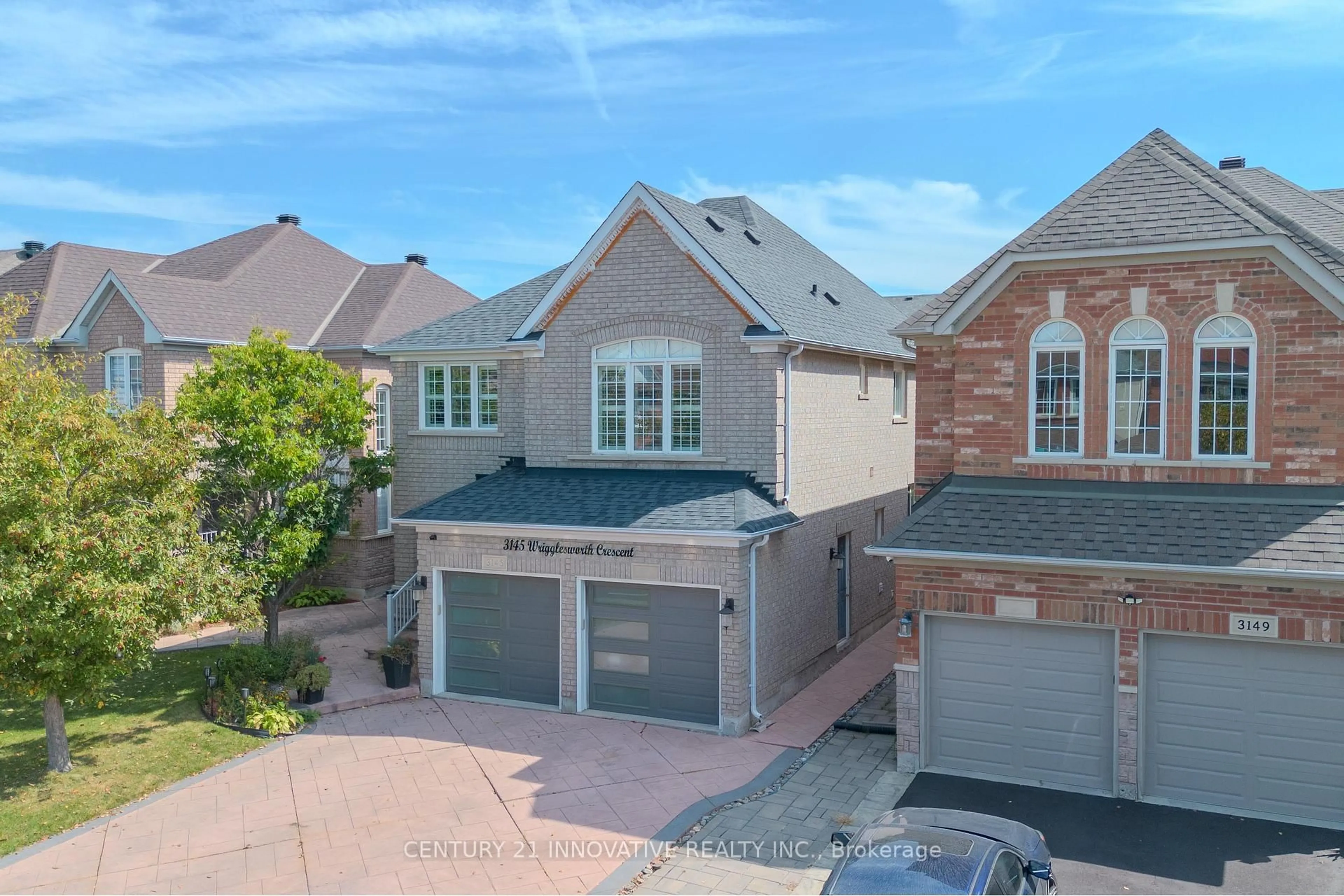 A pic from outside/outdoor area/front of a property/back of a property/a pic from drone, street for 3145 Wrigglesworth Cres, Mississauga Ontario L5M 6W7