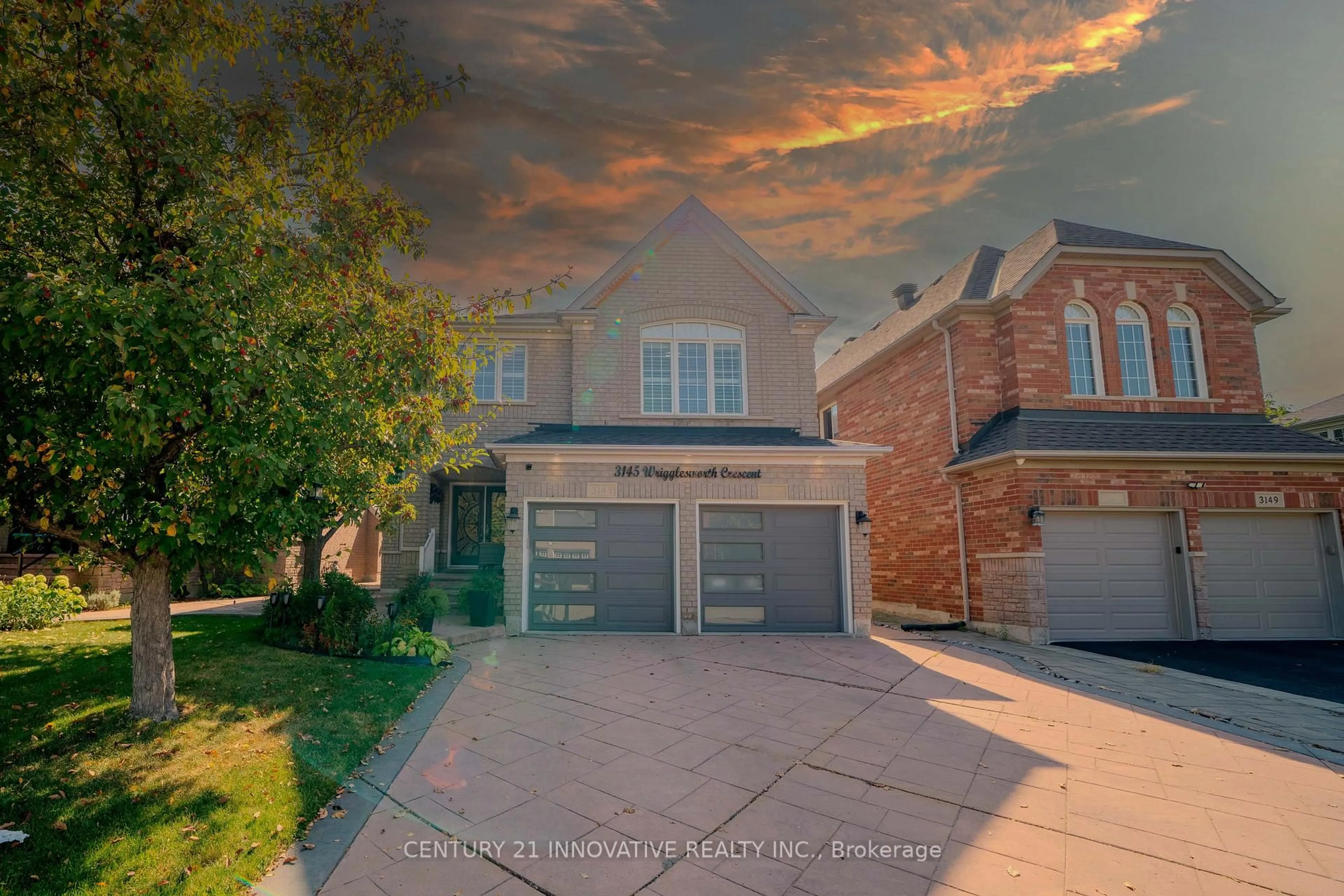 A pic from outside/outdoor area/front of a property/back of a property/a pic from drone, street for 3145 Wrigglesworth Cres, Mississauga Ontario L5M 6W7
