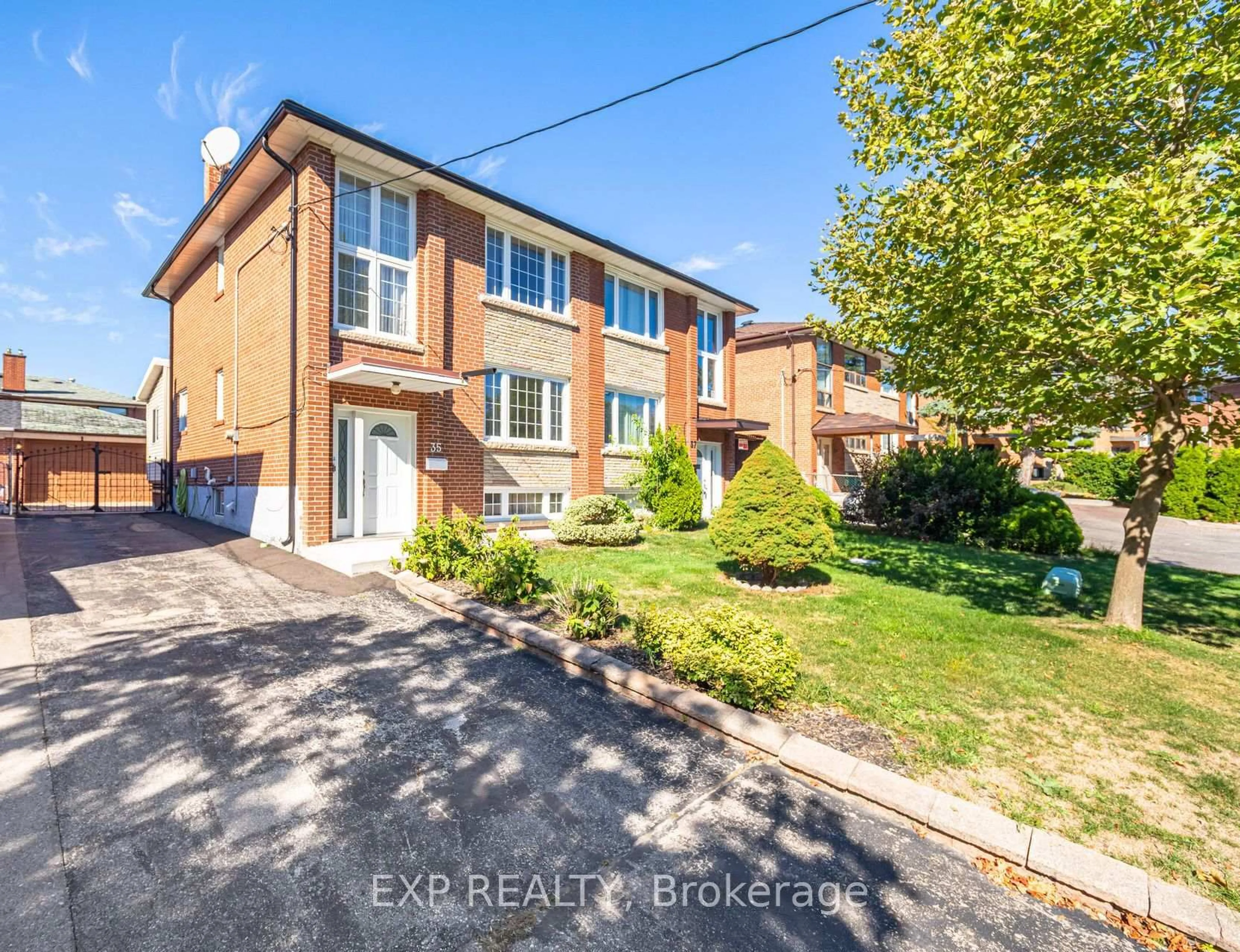 A pic from outside/outdoor area/front of a property/back of a property/a pic from drone, street for 35 Clairton Cres, Toronto Ontario M6N 2M7