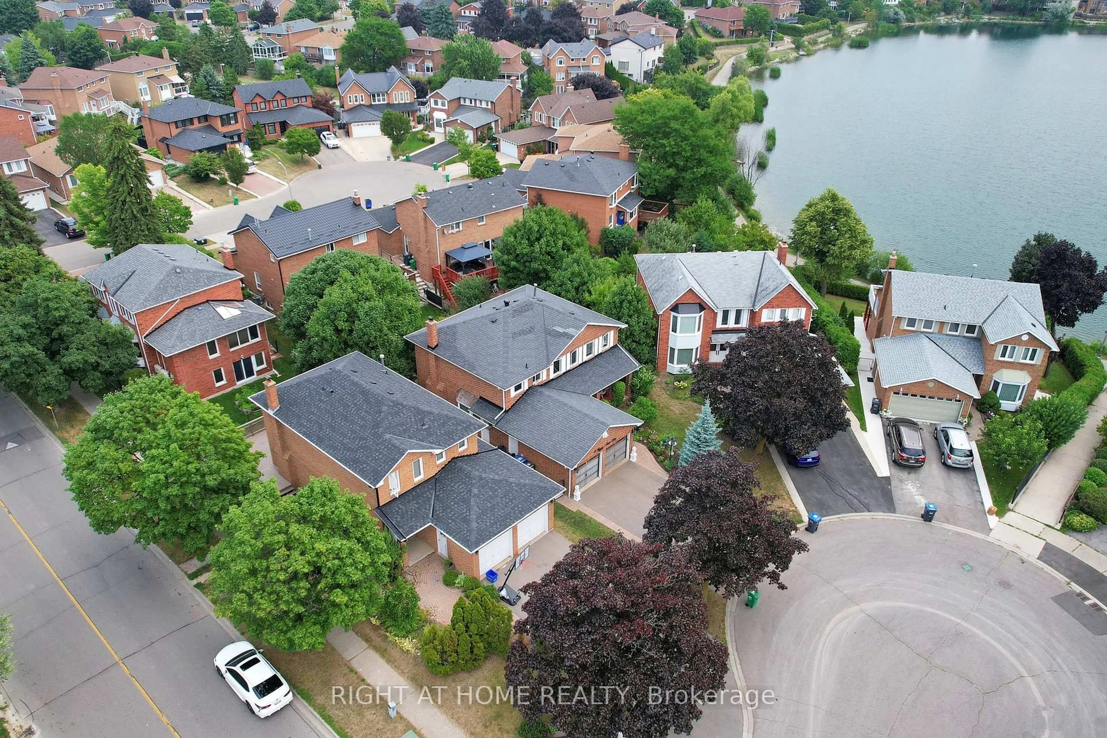 A pic from outside/outdoor area/front of a property/back of a property/a pic from drone, unknown for 4 Peggy Anne Cove, Brampton Ontario L6S 5E4