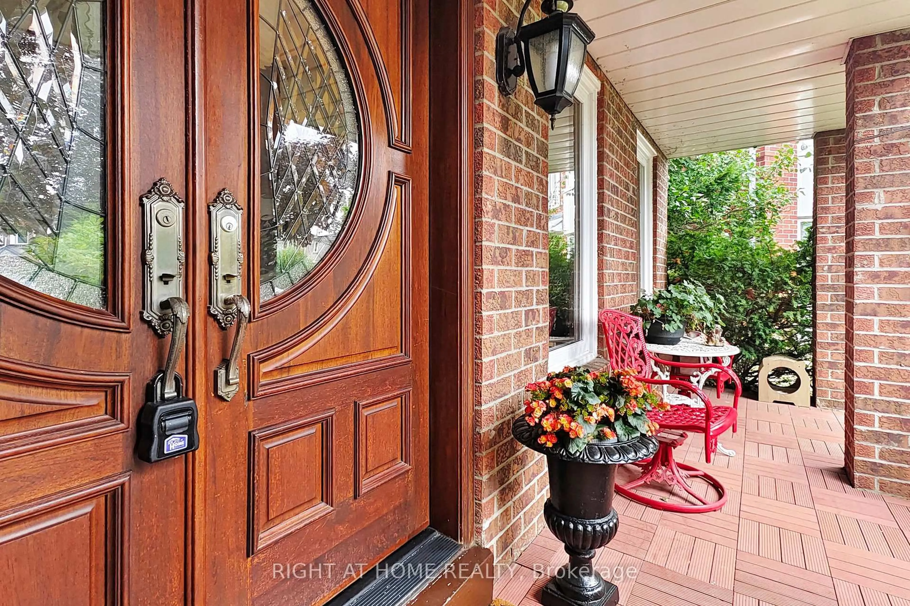 Indoor entryway for 4 Peggy Anne Cove, Brampton Ontario L6S 5E4