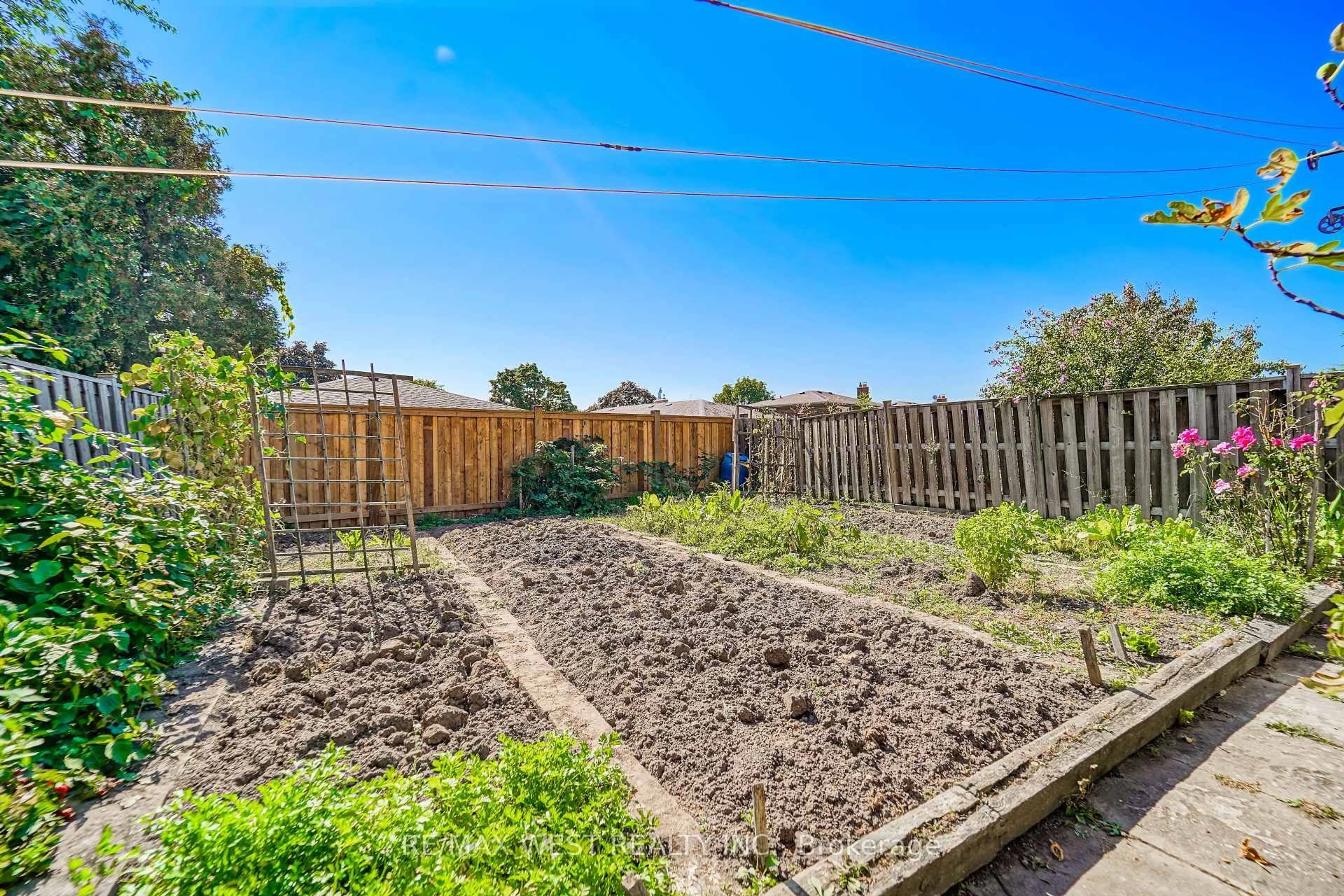Patio, street for 61 Longbourne Dr, Toronto Ontario M9R 2M8