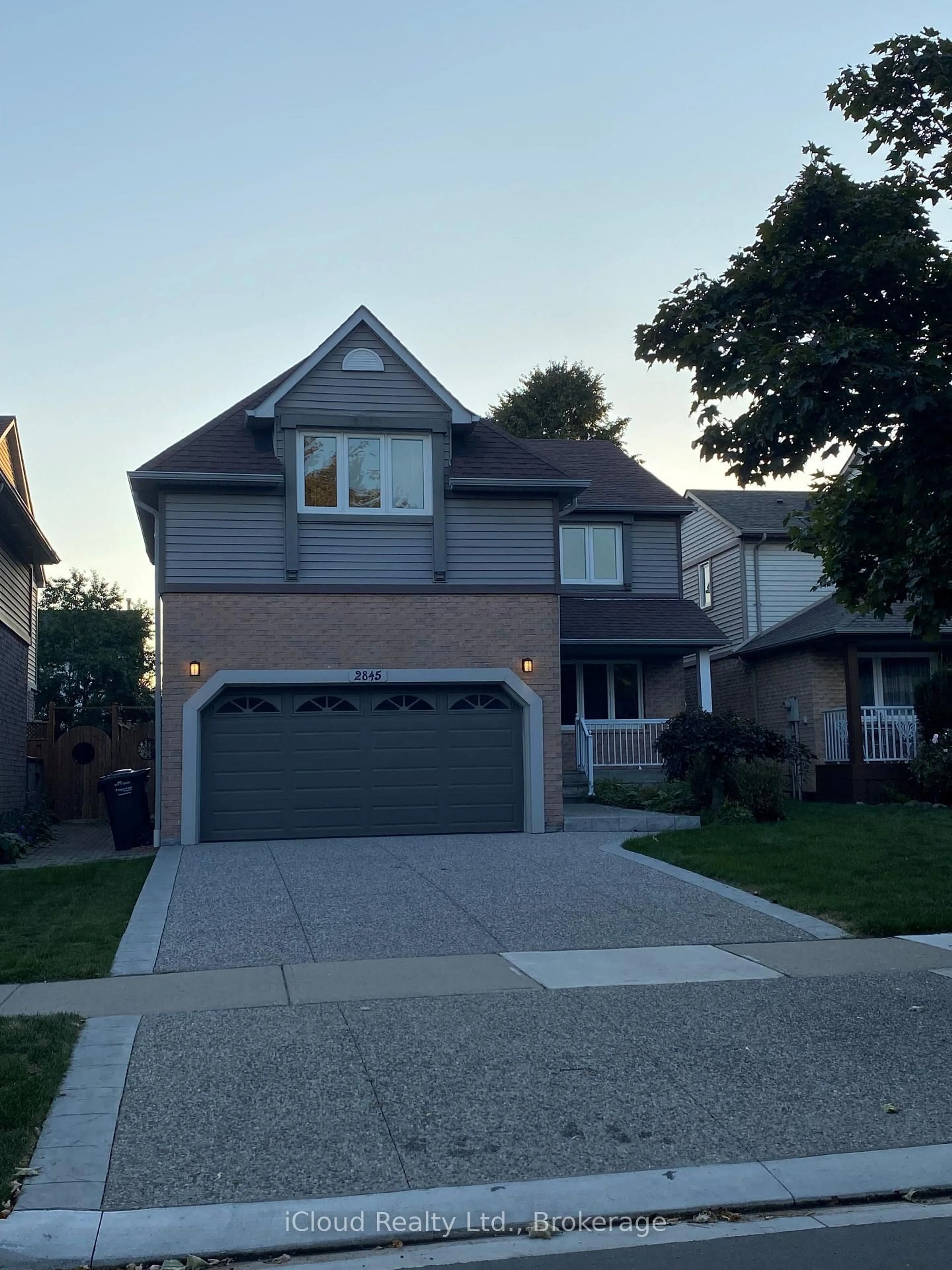 Home with vinyl exterior material, street for 2845 Tradewind Dr, Mississauga Ontario L5N 6L1