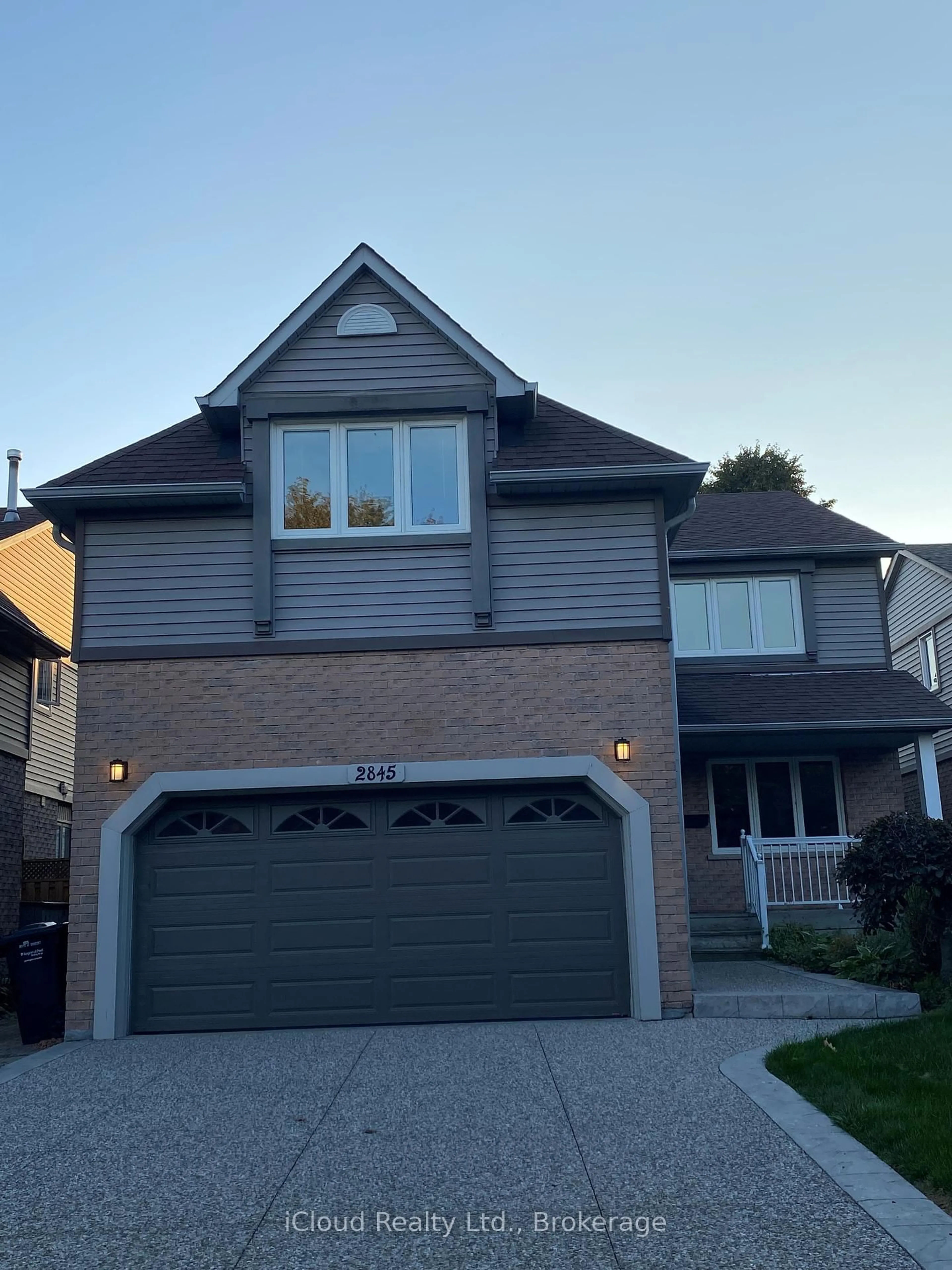 Home with vinyl exterior material, street for 2845 Tradewind Dr, Mississauga Ontario L5N 6L1
