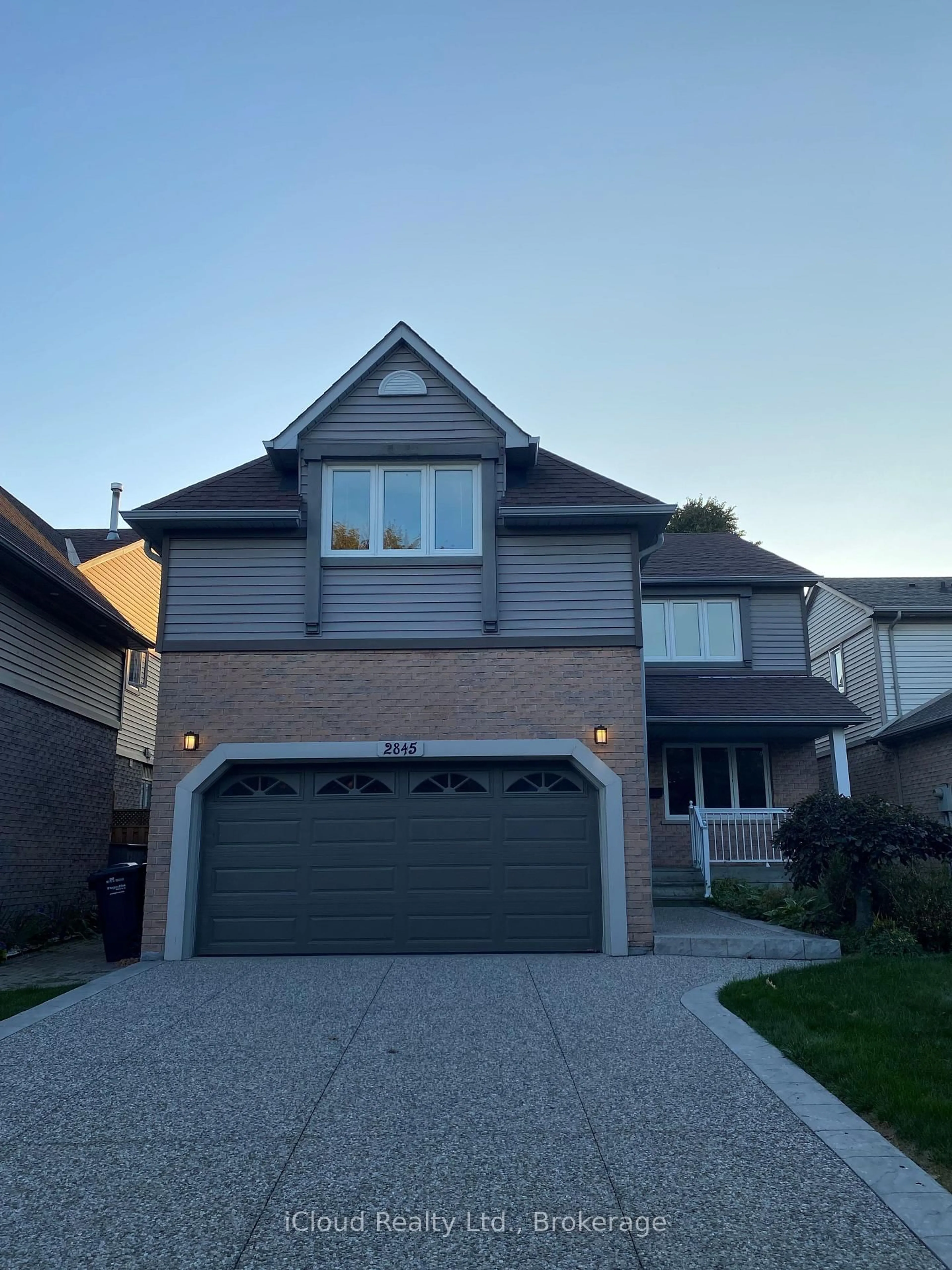 Home with vinyl exterior material, street for 2845 Tradewind Dr, Mississauga Ontario L5N 6L1