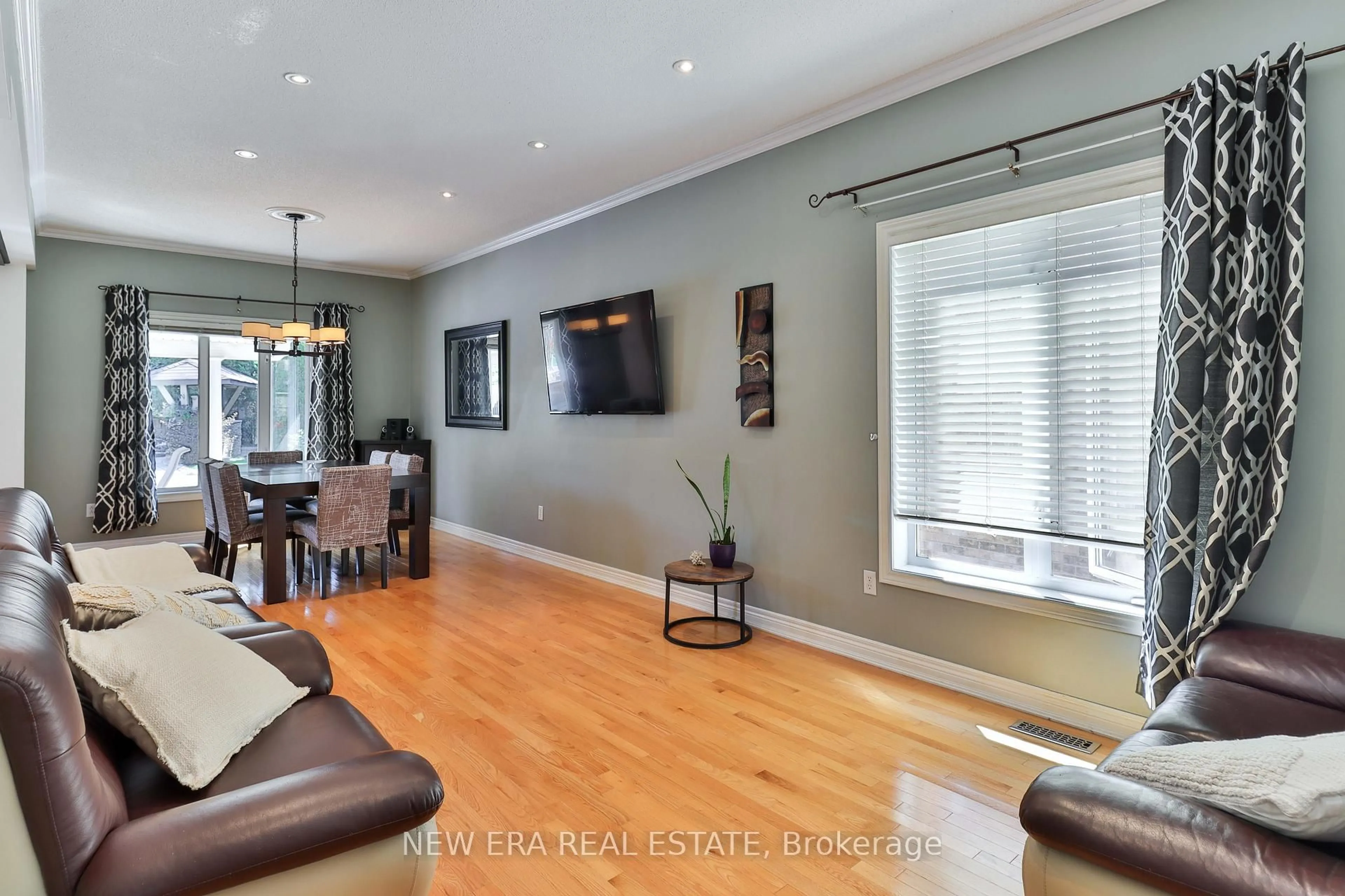 Living room with furniture, wood/laminate floor for 693 Gypsy Fly Cres, Mississauga Ontario L5W 1H5