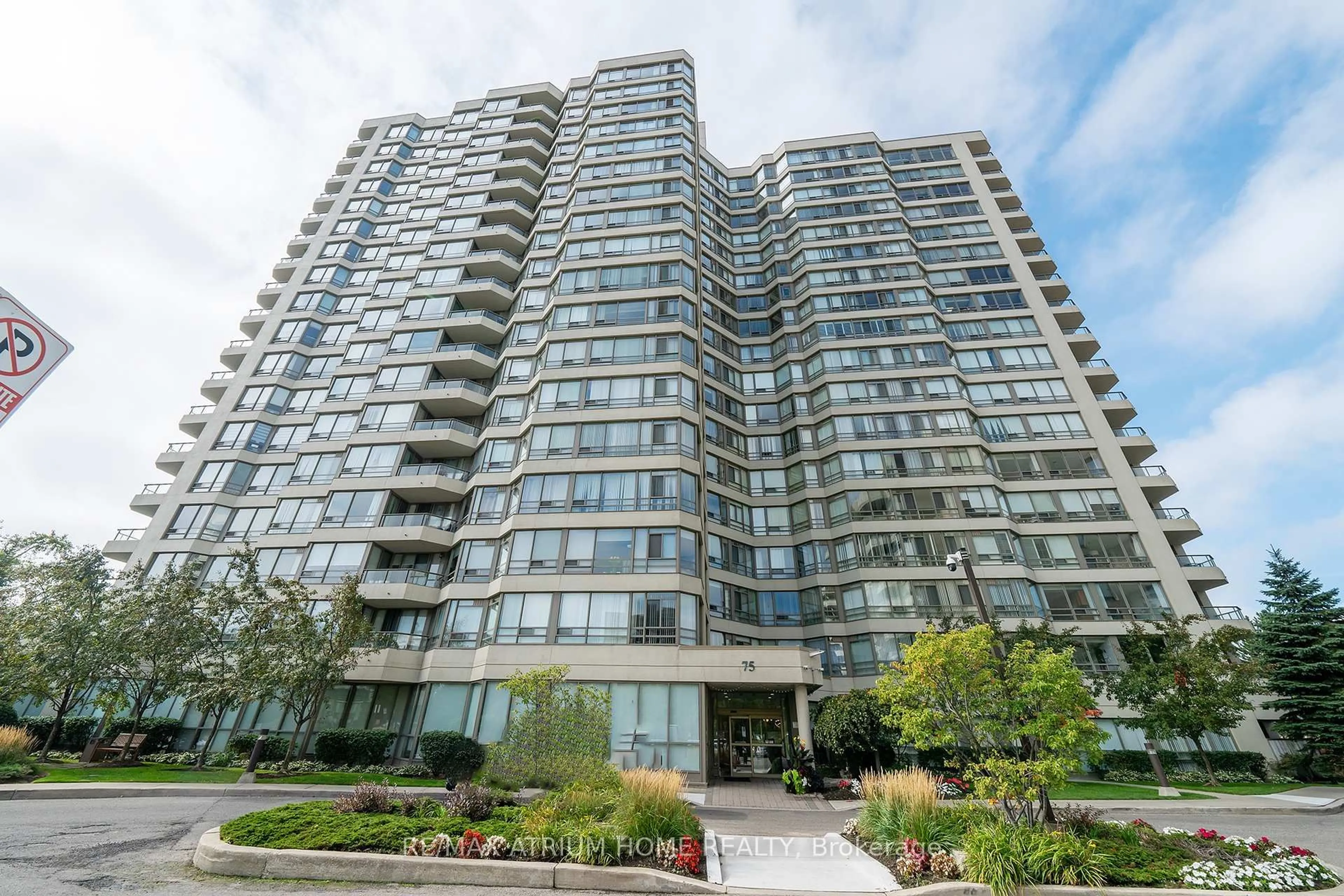 Unknown for 75 King St #ph11, Mississauga Ontario L5A 4G5