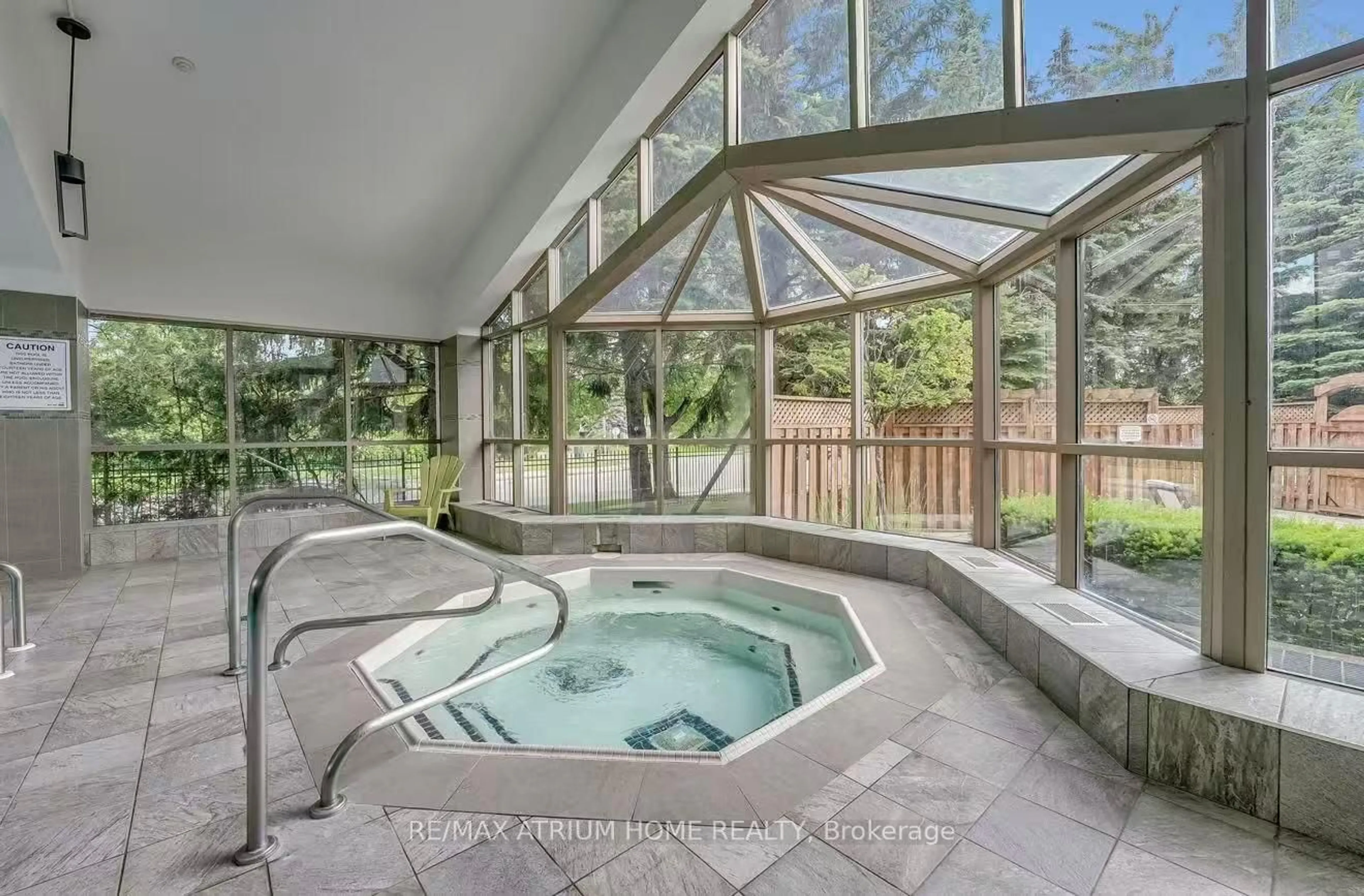 Pool for 75 King St #ph11, Mississauga Ontario L5A 4G5