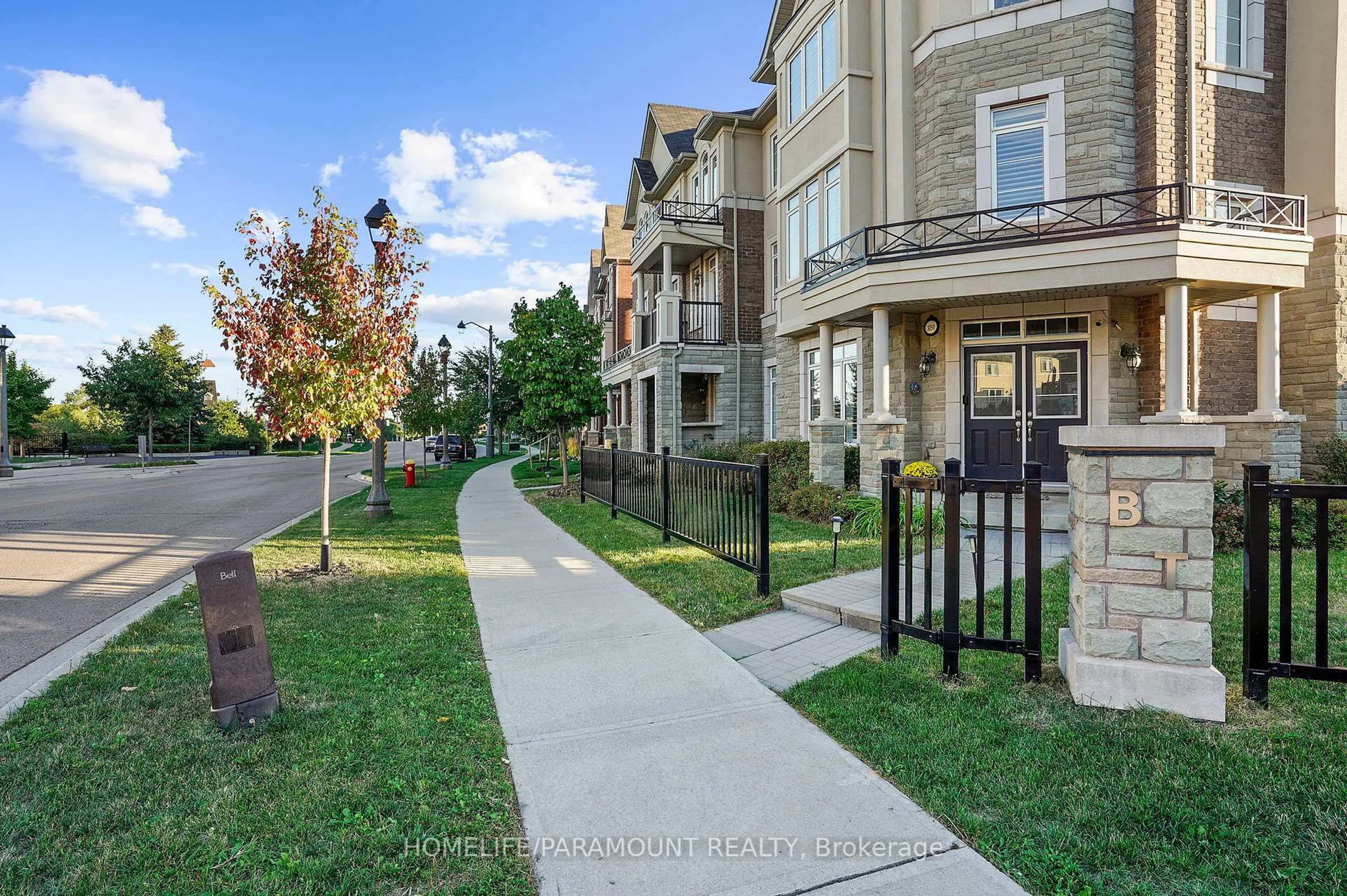 Patio, street for 3050 George Savage Ave, Oakville Ontario L6M 0Z1