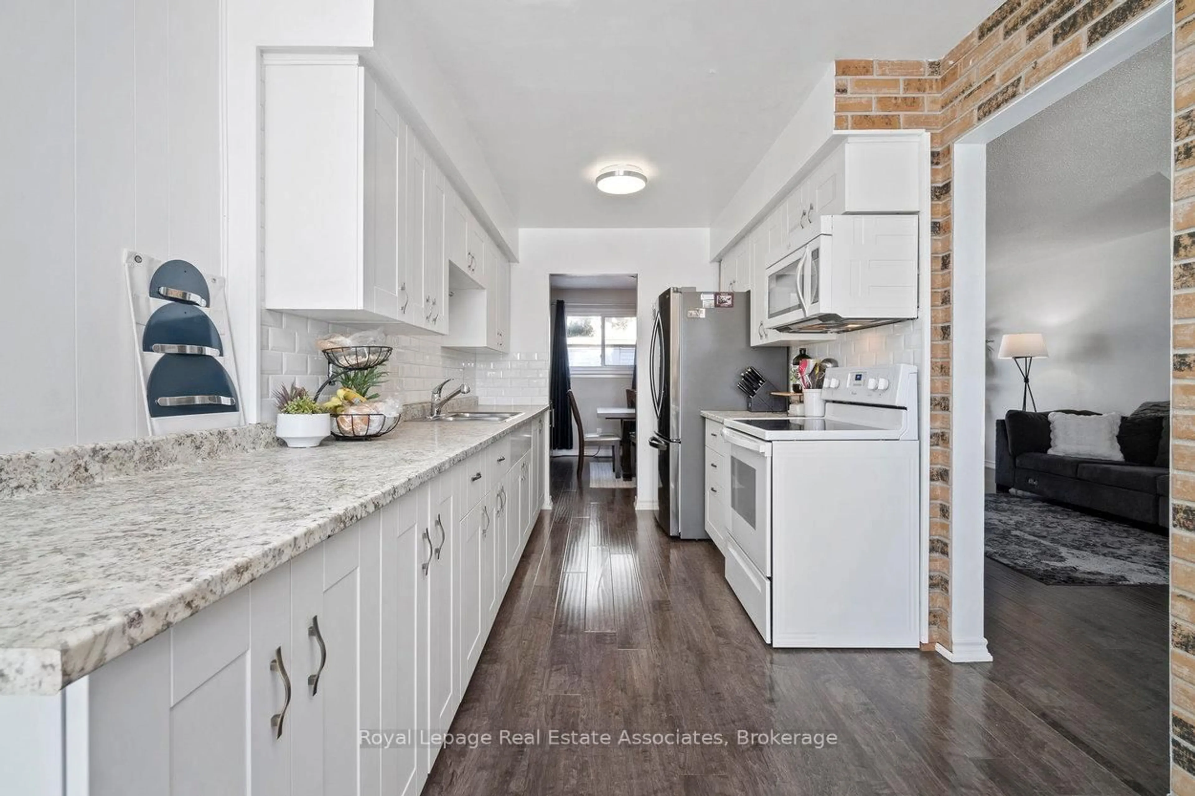 Open concept kitchen, ceramic/tile floor for 44 Village Crt #22, Brampton Ontario L6W 1A6