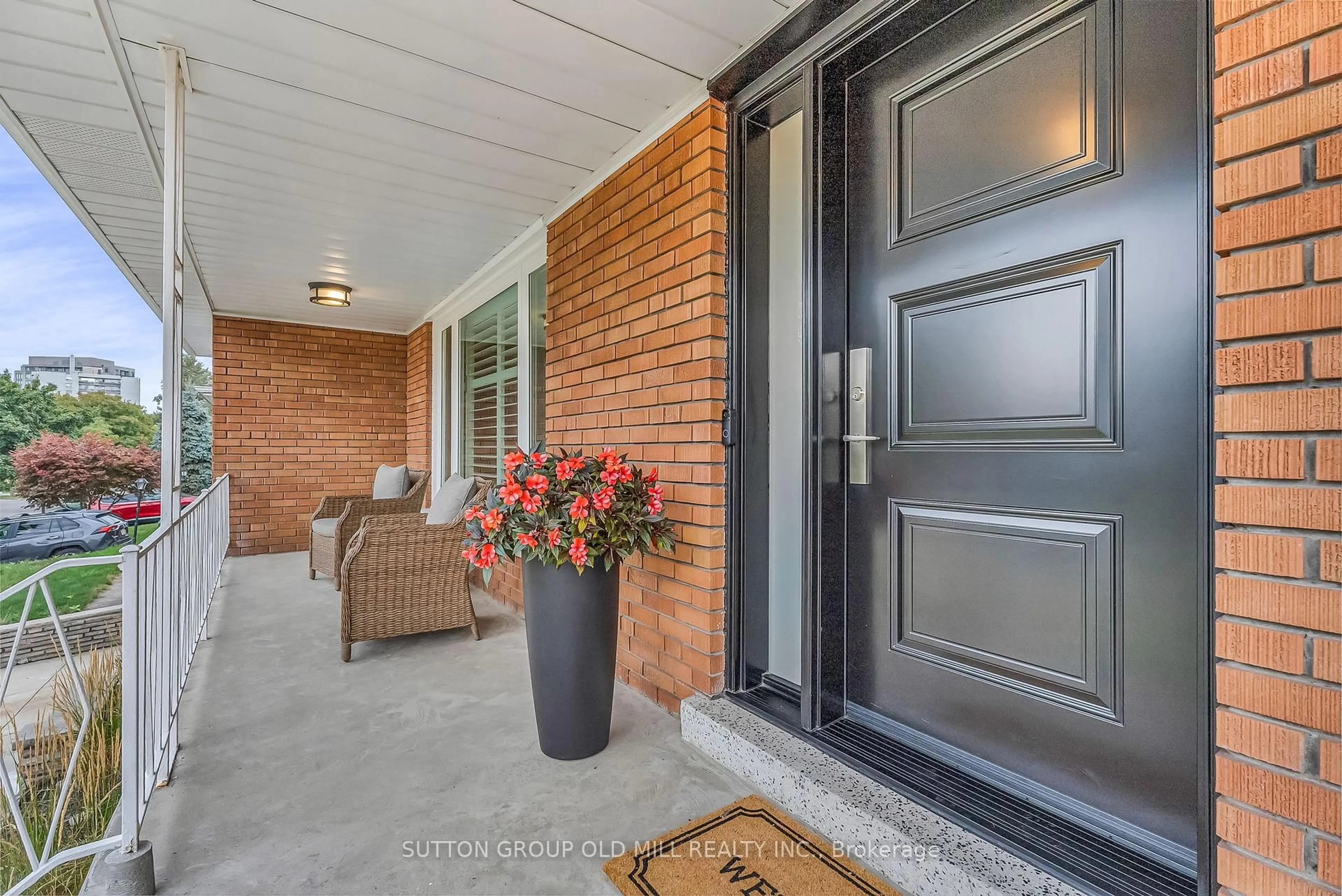 Indoor entryway for 40 Lemonwood Dr, Toronto Ontario M9A 4L5