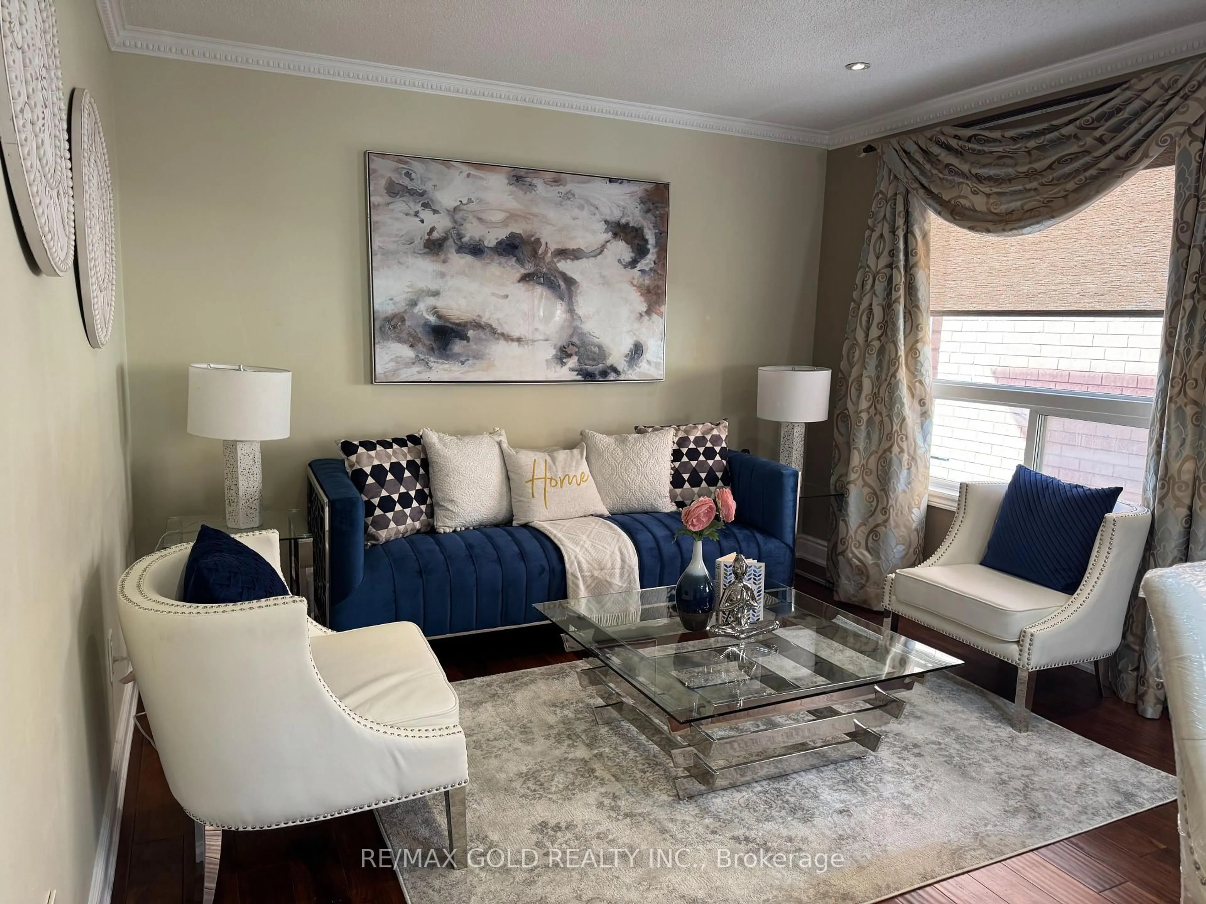 Living room with furniture, unknown for 33 Tigerlily Pl, Brampton Ontario L6R 2C8