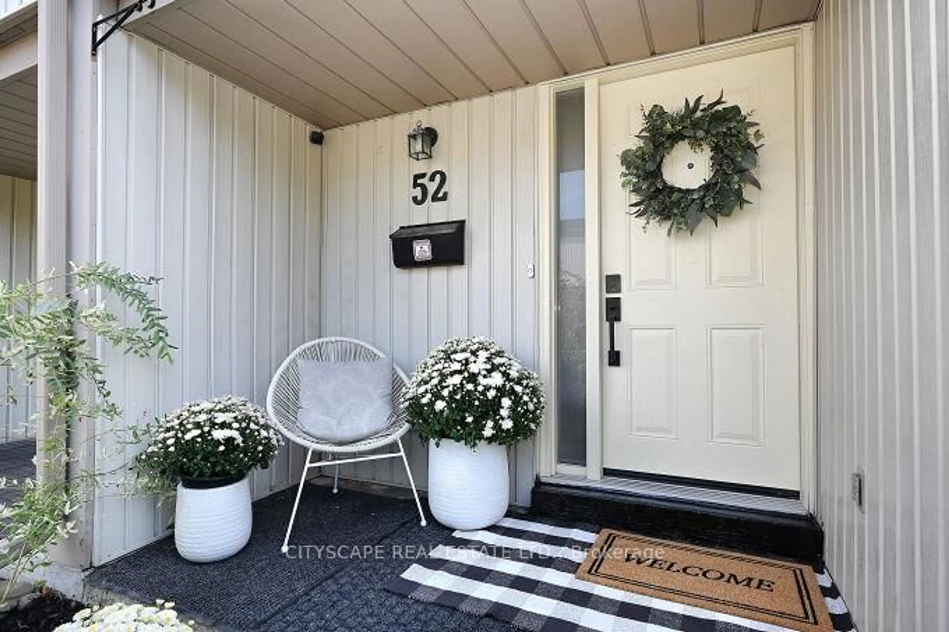 Indoor entryway for 3339 Council Ring Rd #52, Mississauga Ontario L5L 2A9