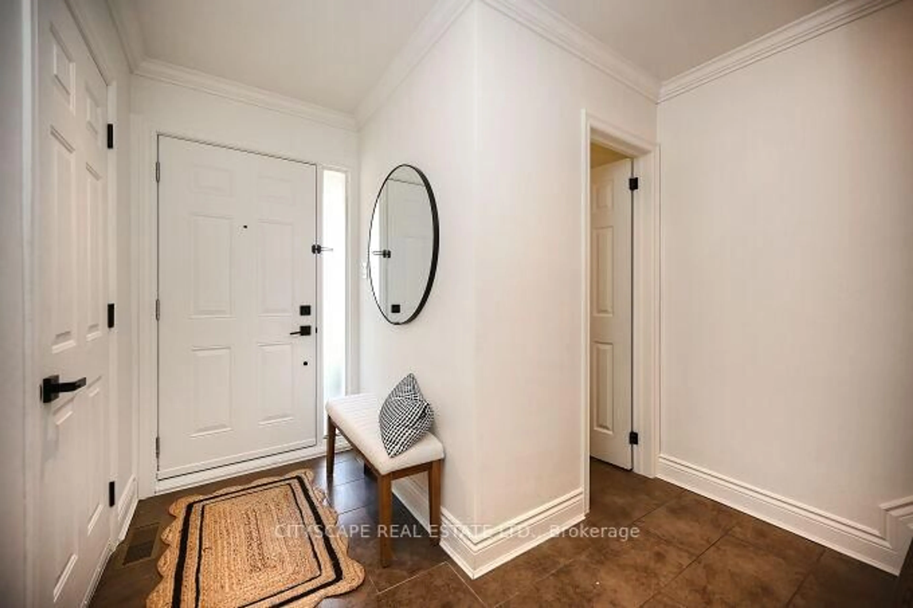 Indoor entryway for 3339 Council Ring Rd #52, Mississauga Ontario L5L 2A9