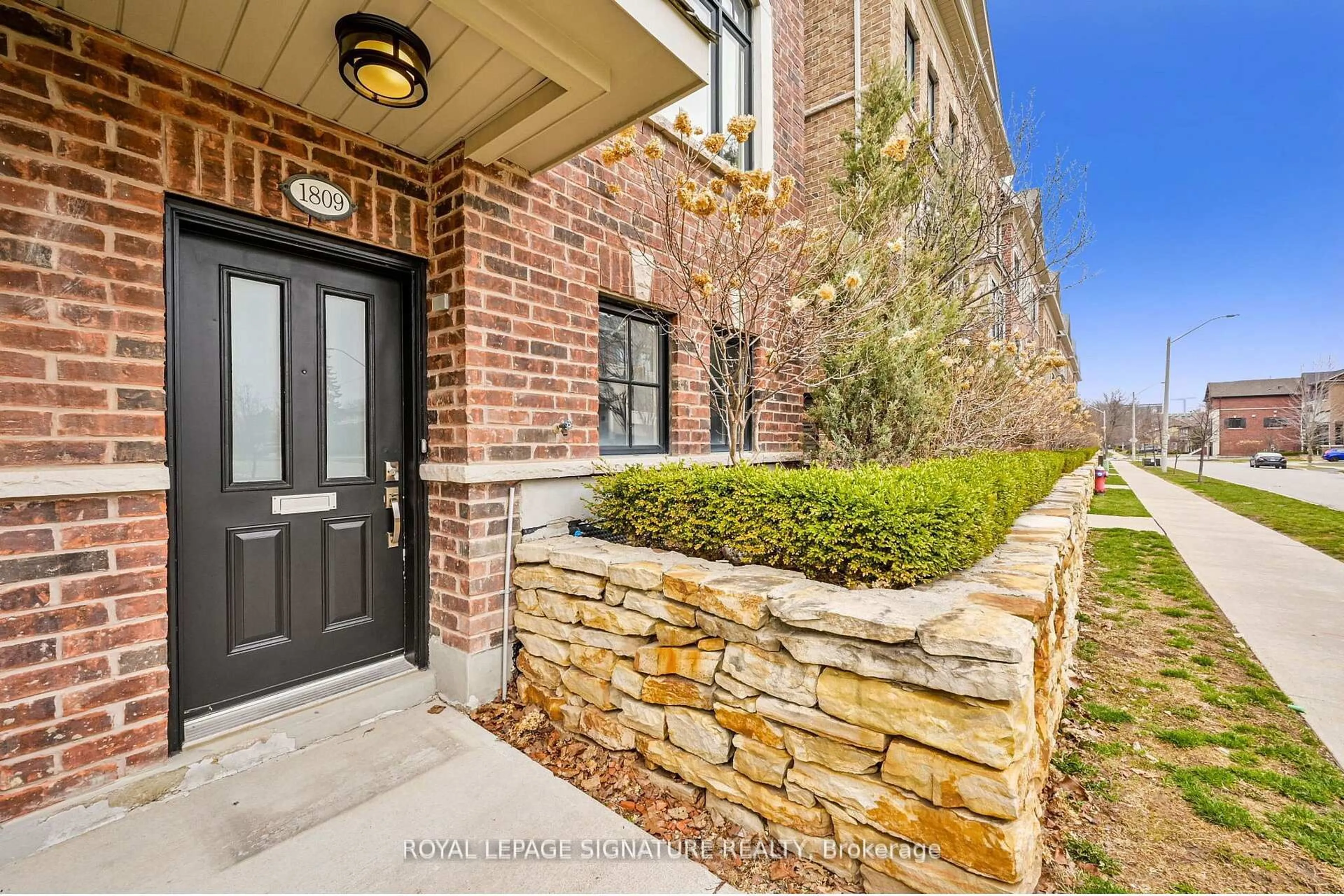 Home with brick exterior material, street for 1809 Pagehurst Ave, Mississauga Ontario L4X 1Y6
