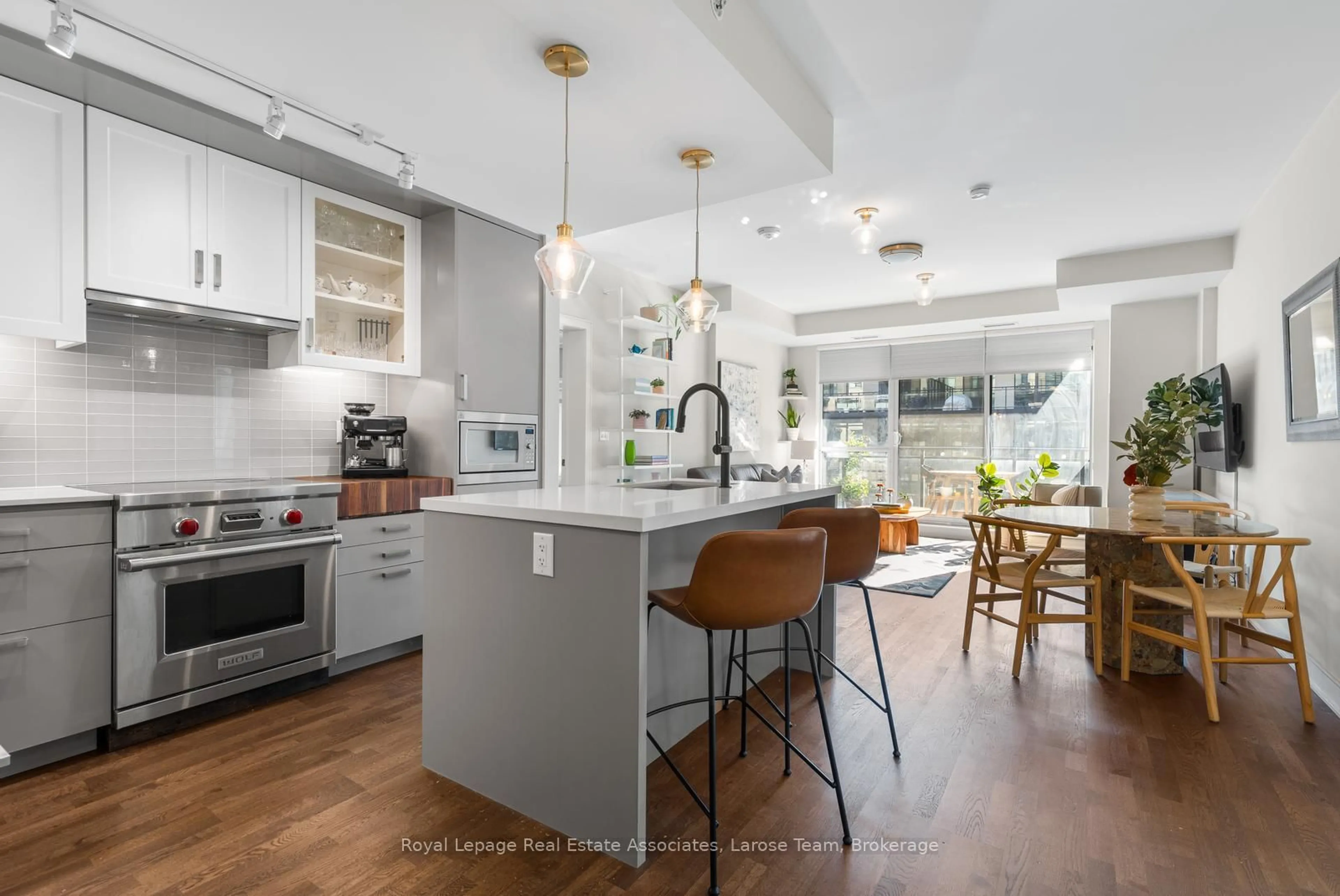Open concept kitchen, unknown for 1575 Lakeshore Rd #235, Mississauga Ontario L5J 0B1