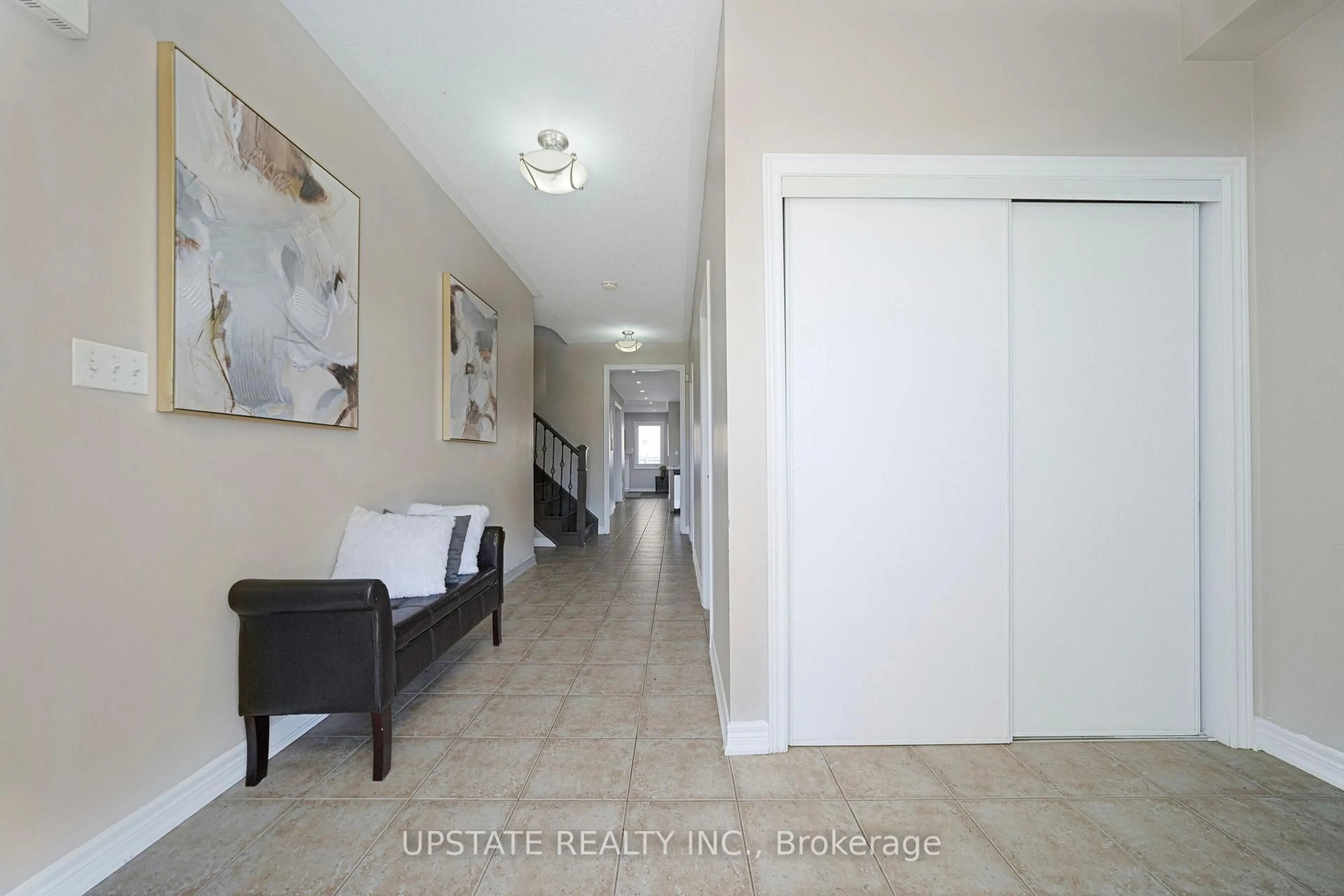 Indoor foyer for 37 Mission Ridge Tr, Brampton Ontario L6P 3H4