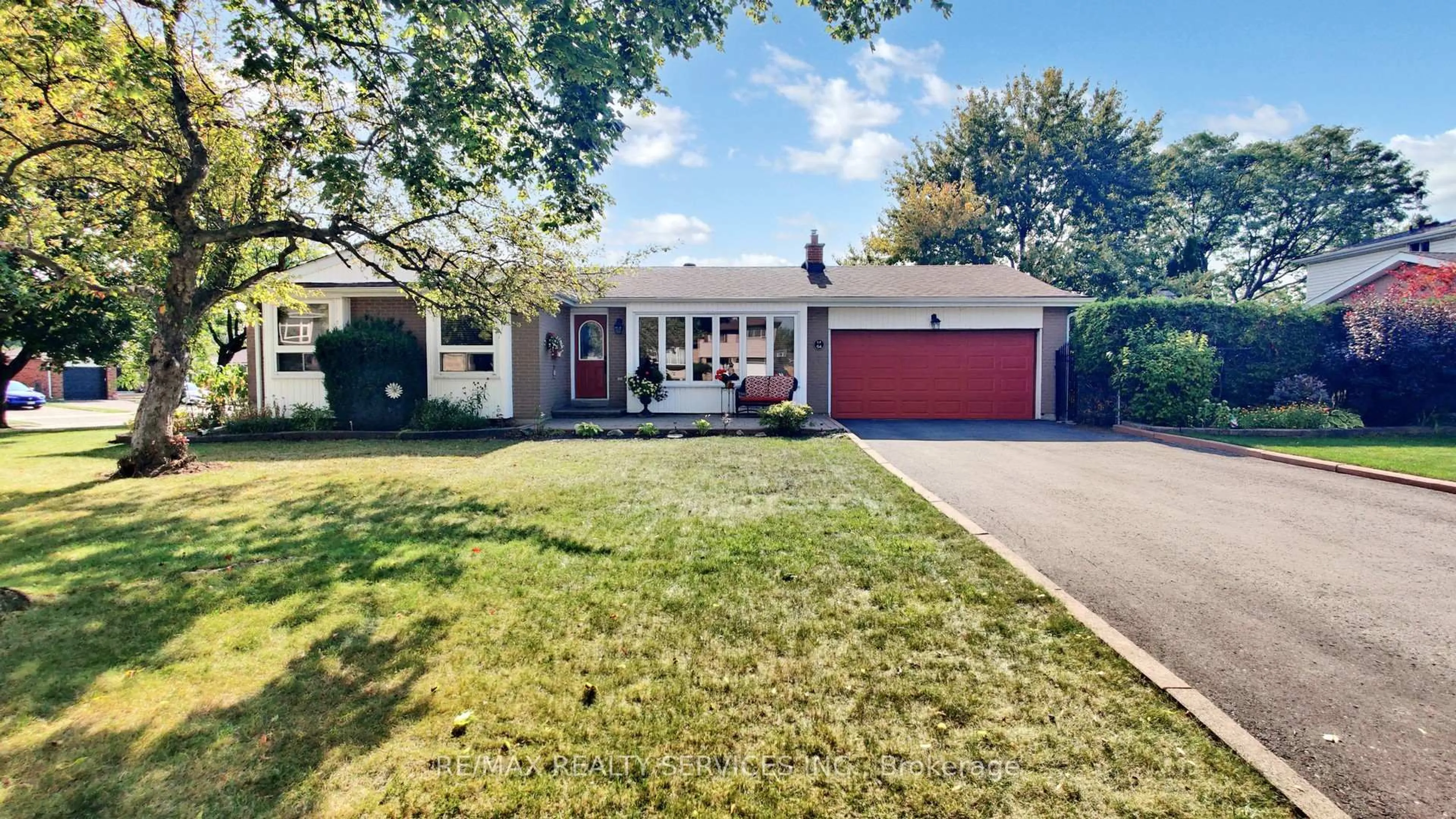 A pic from outside/outdoor area/front of a property/back of a property/a pic from drone, street for 64 Glebe Cres, Brampton Ontario L6S 1G1
