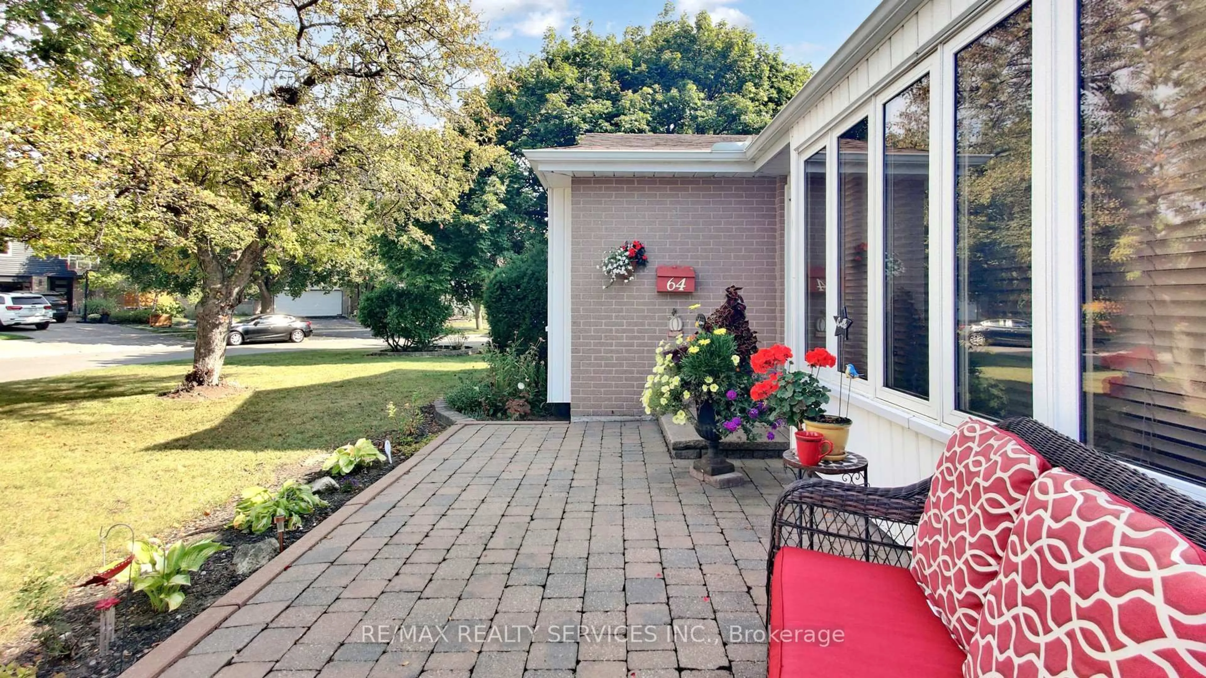 Patio, street for 64 Glebe Cres, Brampton Ontario L6S 1G1
