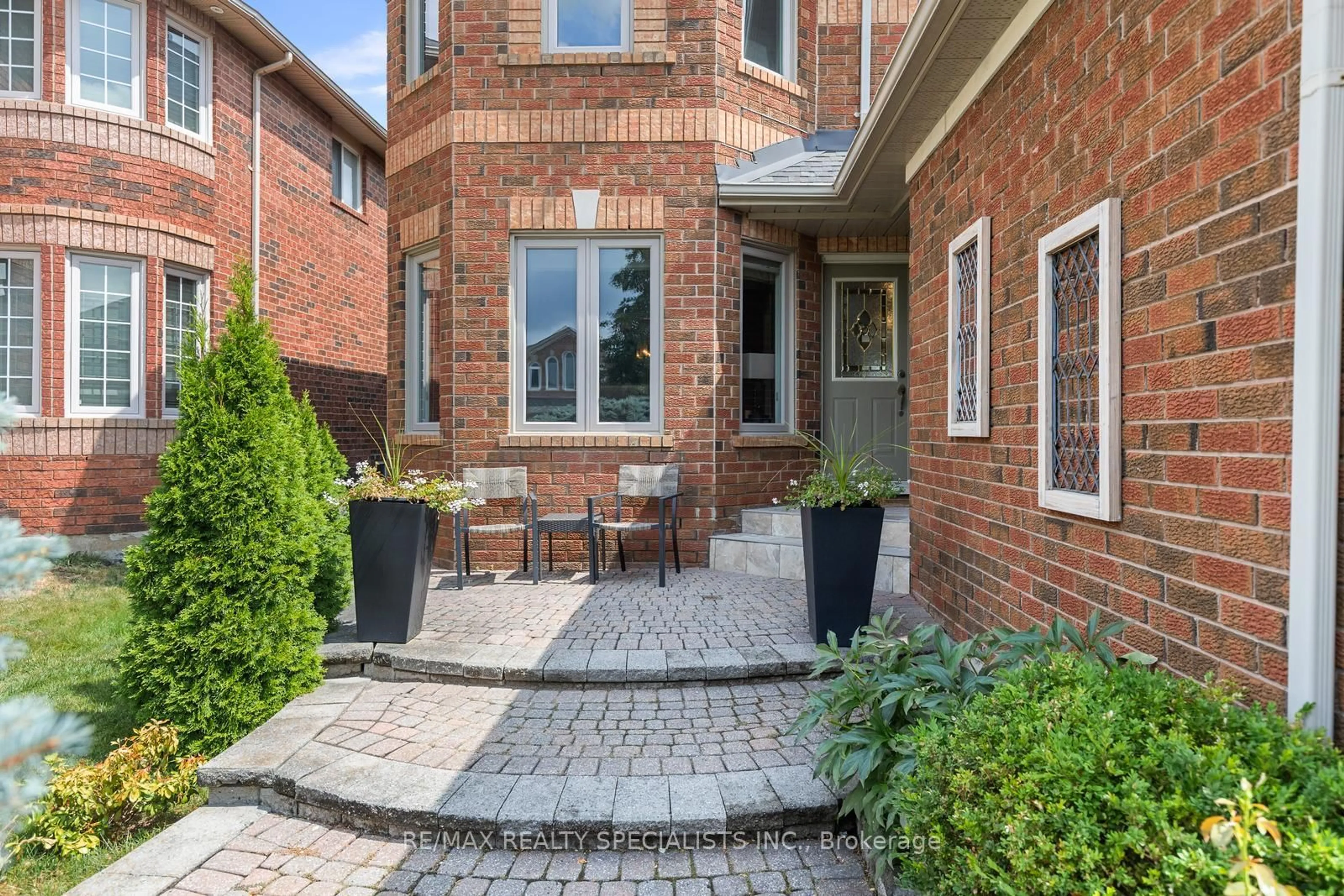 Patio, street for 6859 Summer Heights Dr, Mississauga Ontario L5N 7E7