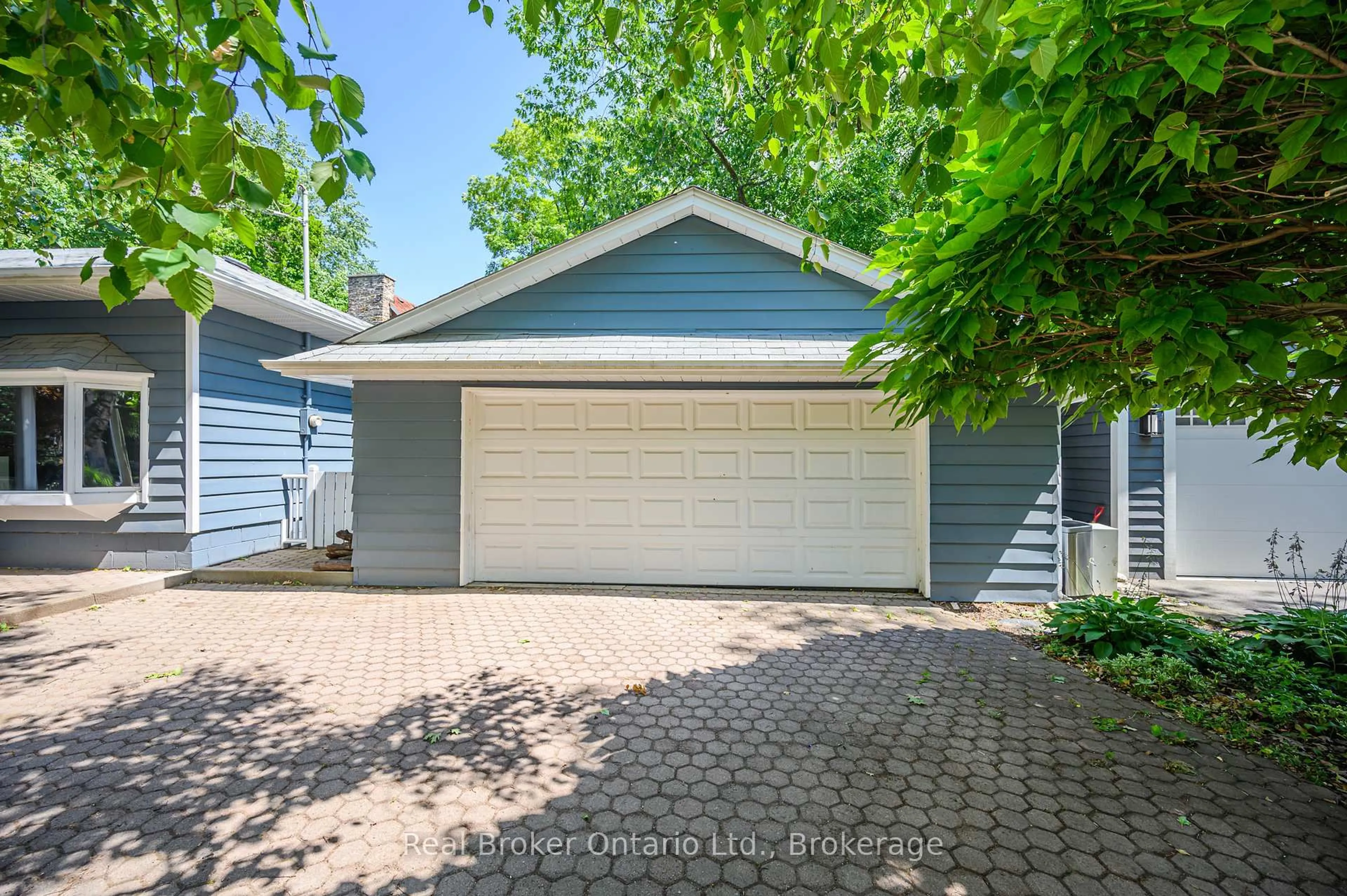 Unknown for 374 Spruce St, Oakville Ontario L6J 2H3