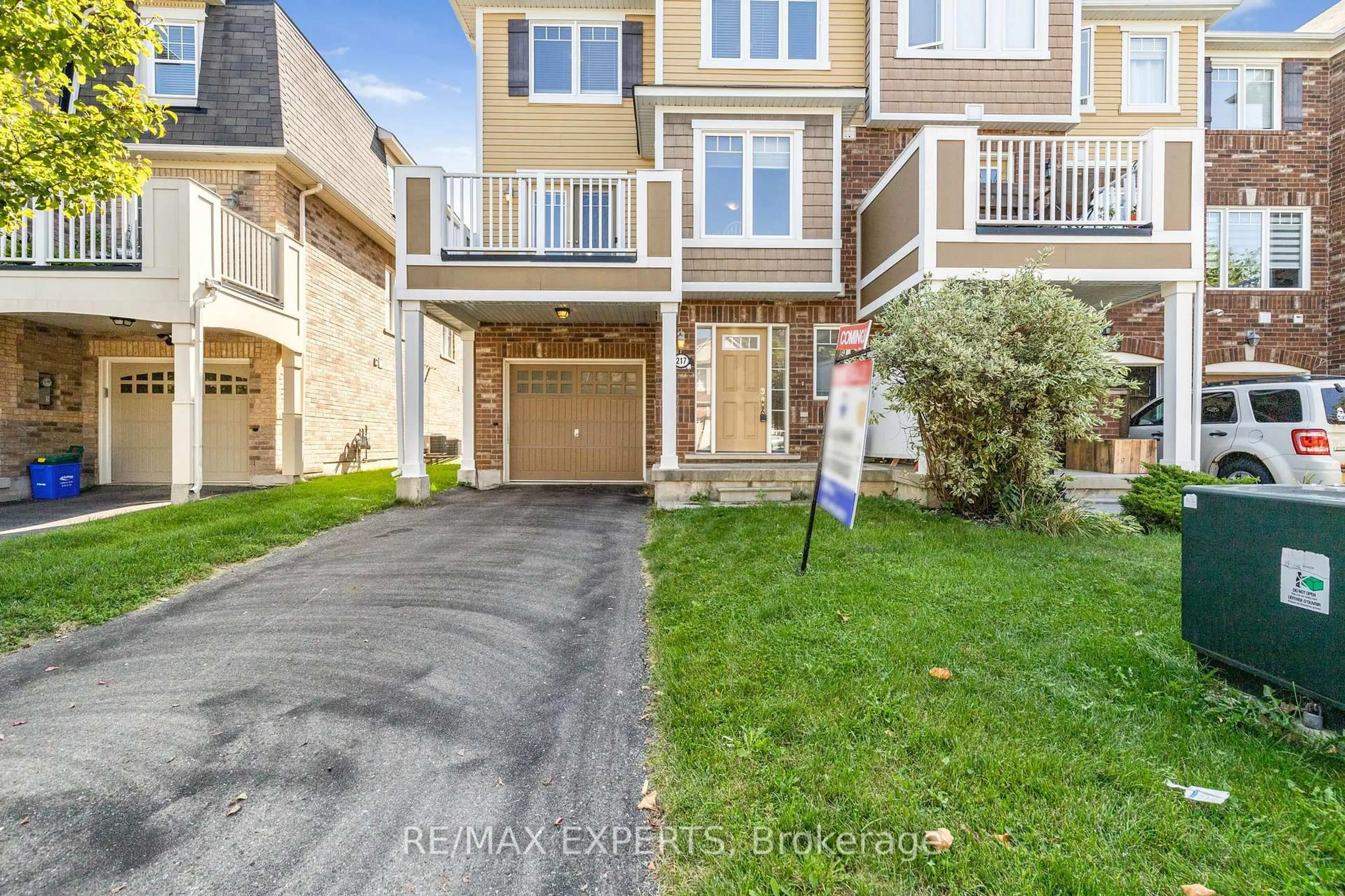 A pic from outside/outdoor area/front of a property/back of a property/a pic from drone, street for 217 Woodley Cres, Milton Ontario L9T 8B8