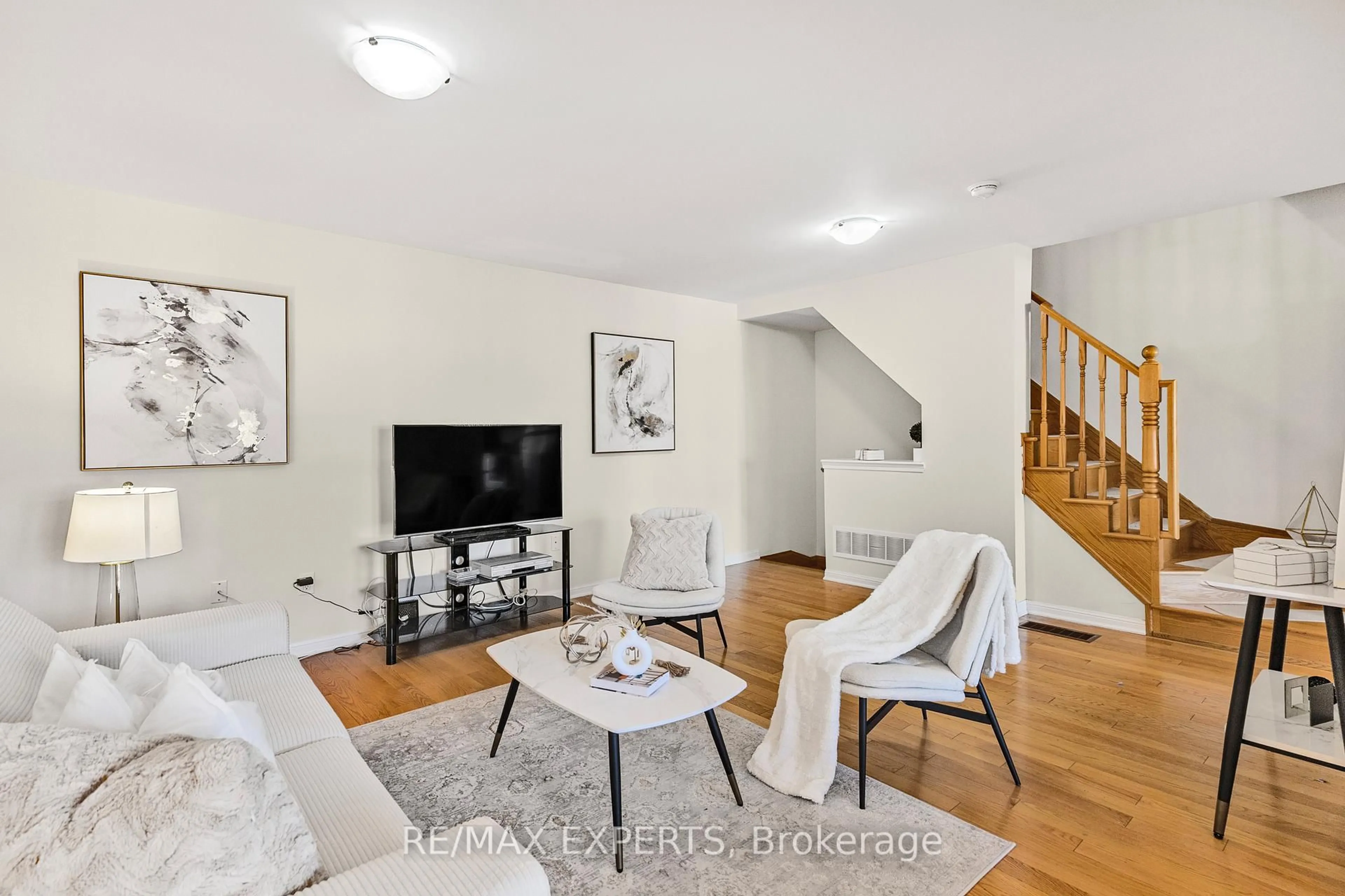 Living room with furniture, unknown for 217 Woodley Cres, Milton Ontario L9T 8B8