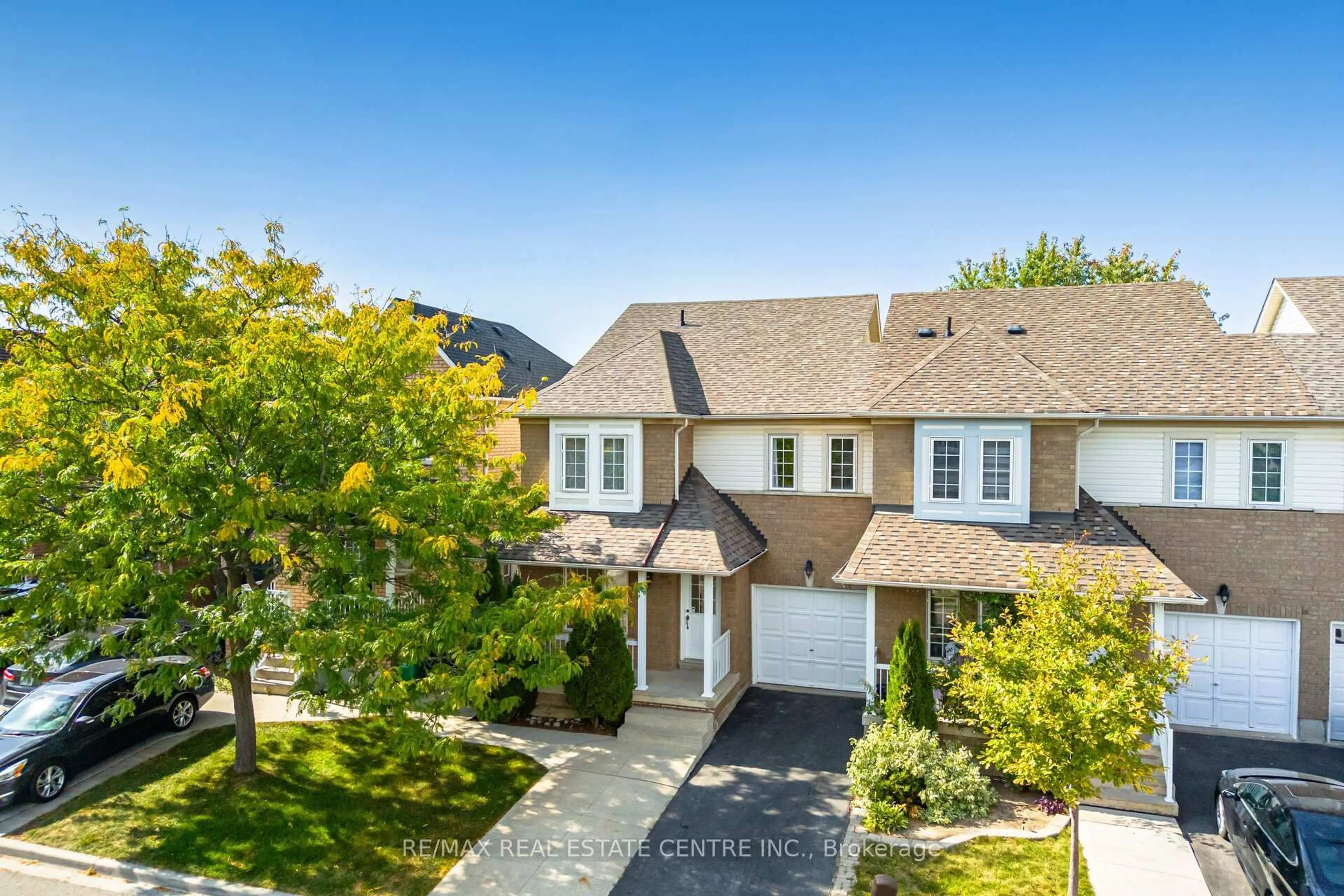 A pic from outside/outdoor area/front of a property/back of a property/a pic from drone, street for 86 Pauline Cres, Brampton Ontario L7A 2V7