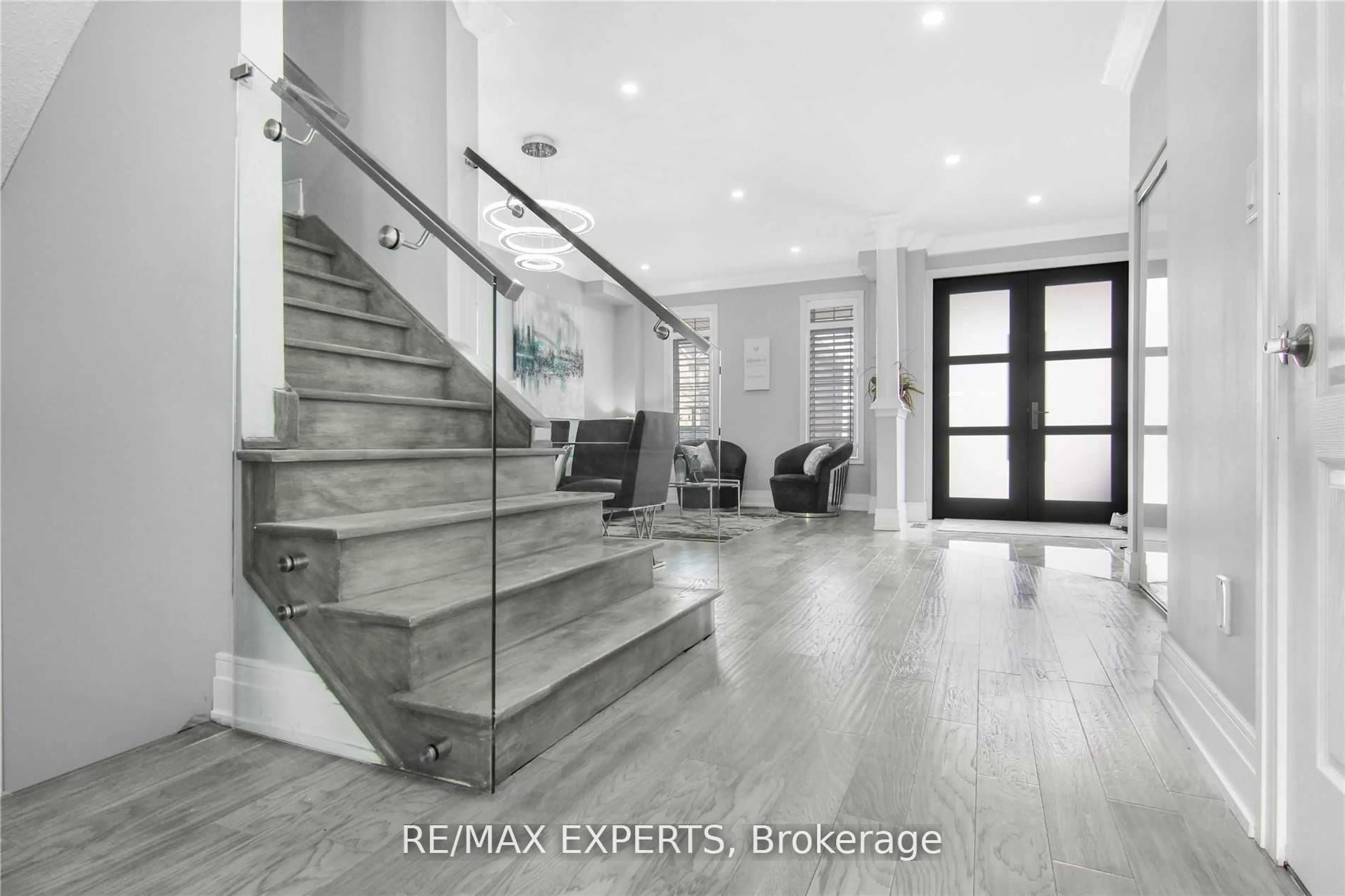 Indoor entryway for 20 Delmonico Rd, Brampton Ontario L6P 2K5